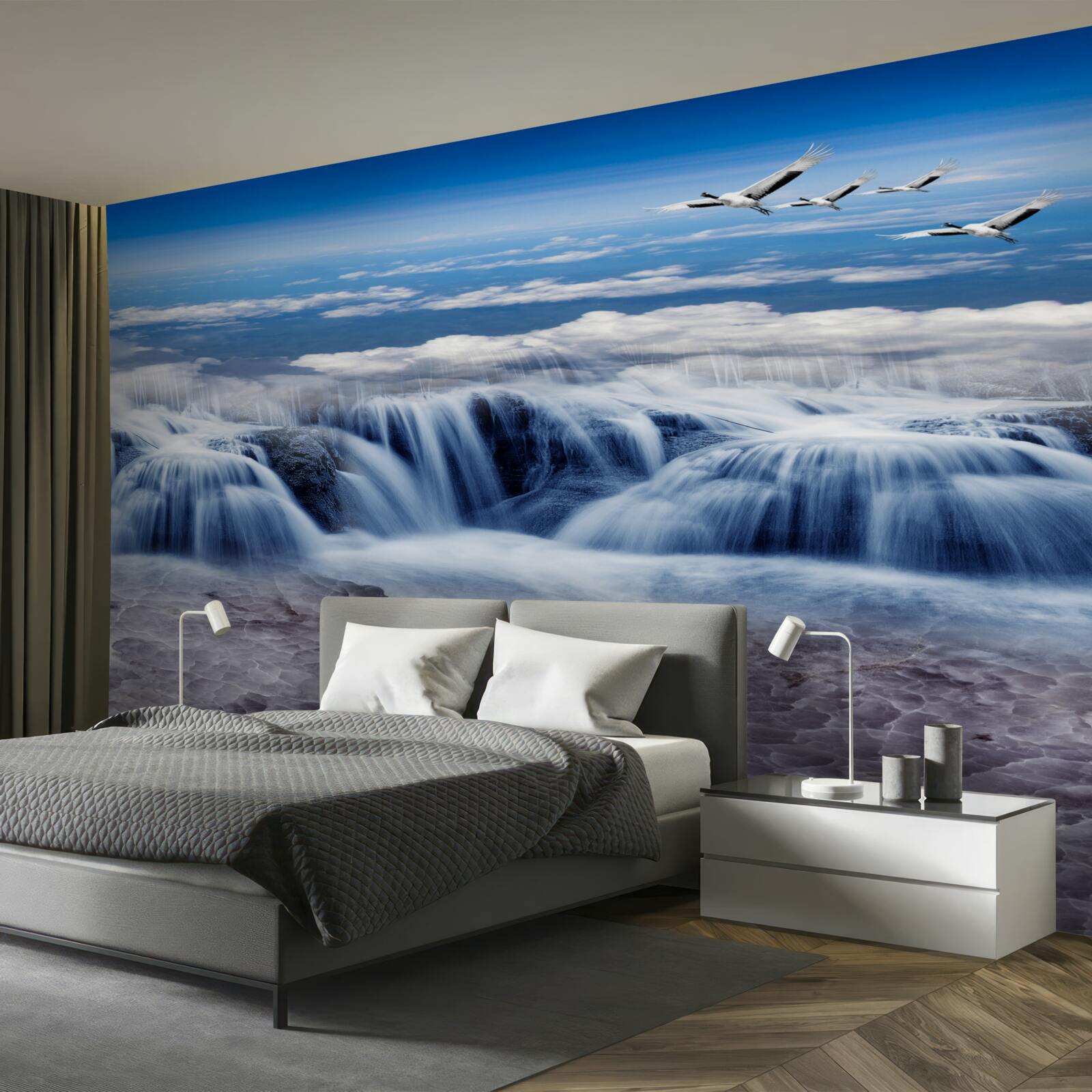 Fotobehang een waterval waar vogels overheen glijden