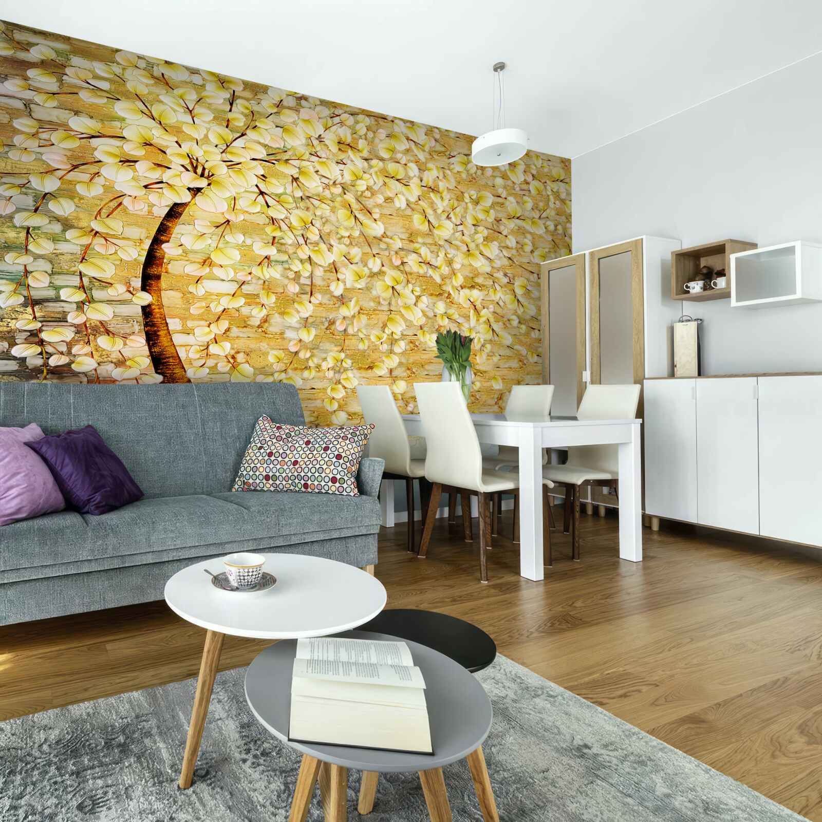 Fotobehang boom bezaaid met witte en gele bloemen