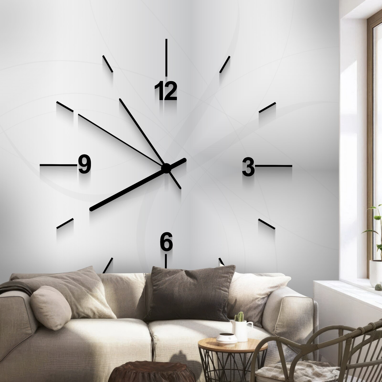 Fotobehang aan de muur hangt een zilveren klok met vier cijfers