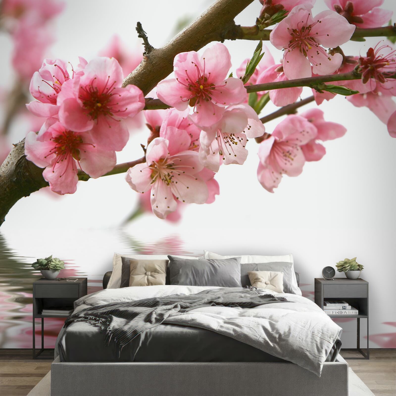 Fotobehang roze sakura tak hangend boven water