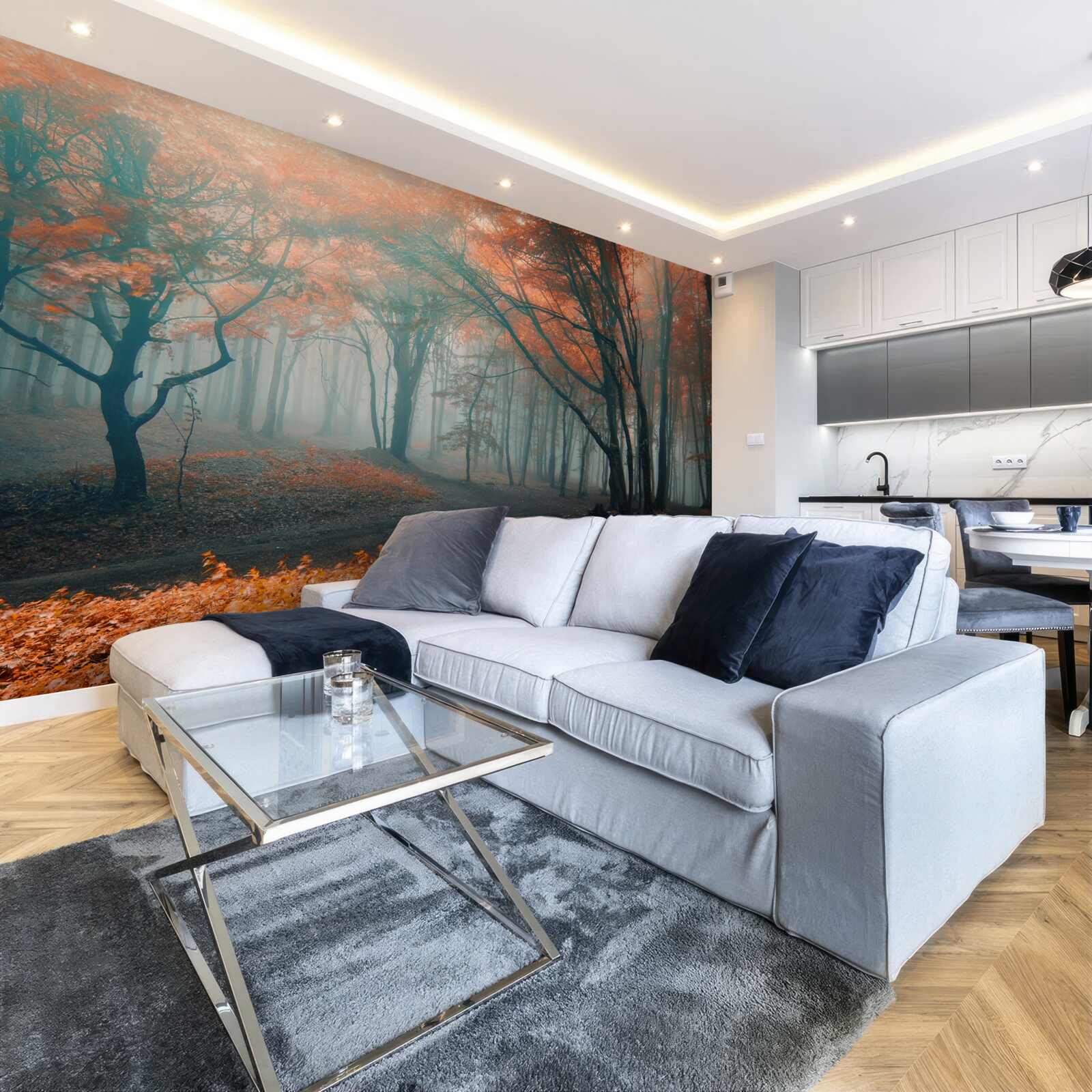 Fotobehang Een pad door een herfstbos gehuld in mist