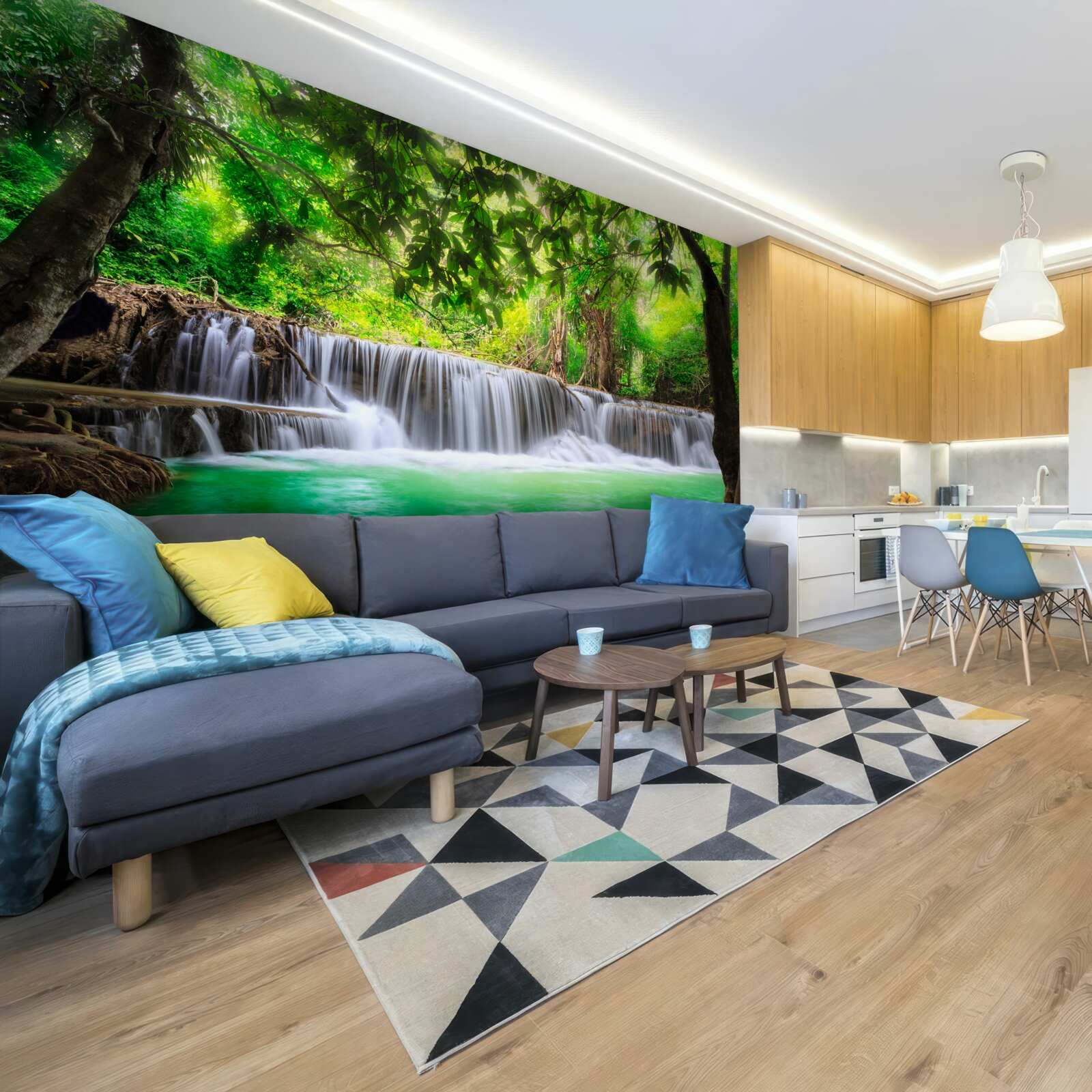 Fotobehang boswaterval voedt zijn water met smaragdgroene kleur