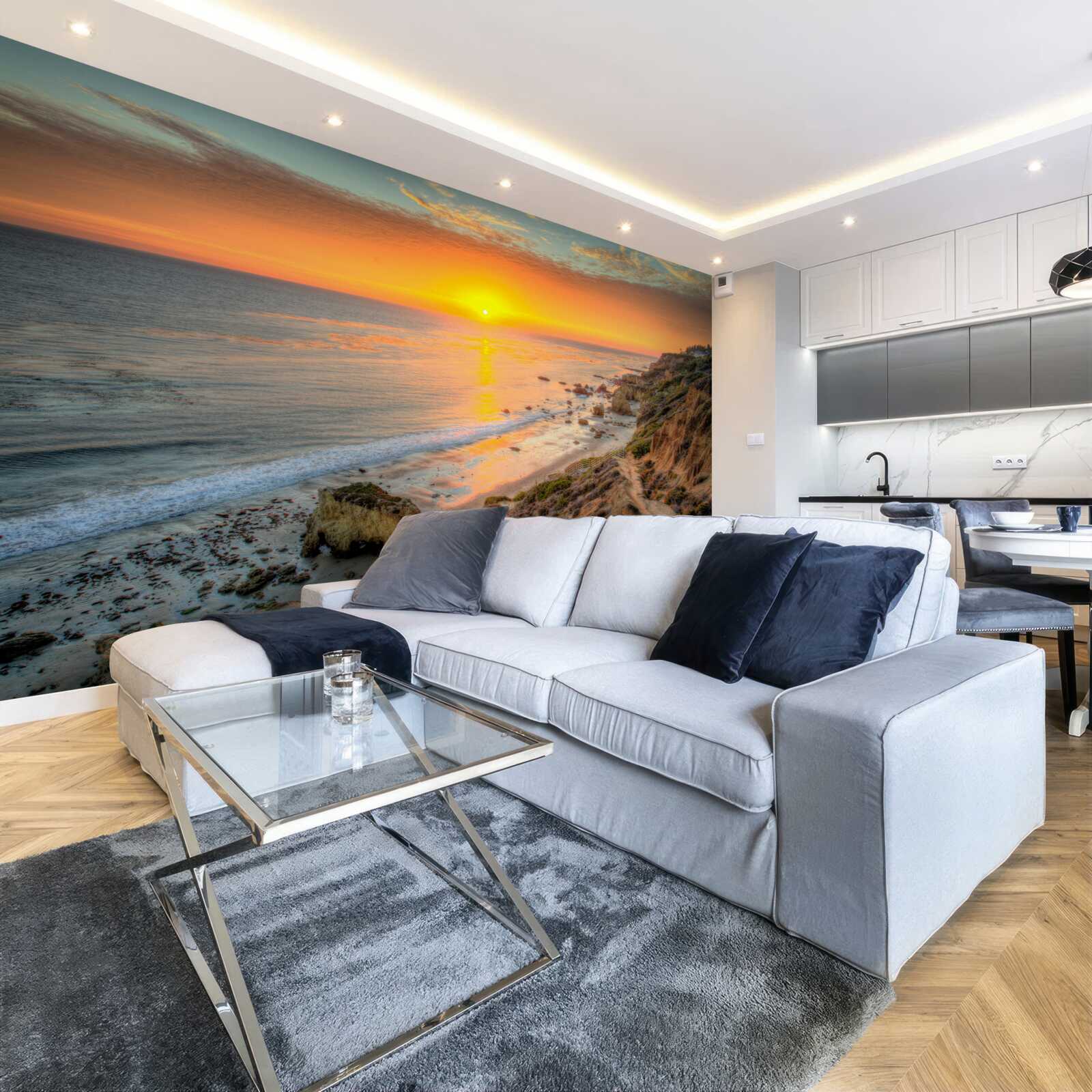 Fotobehang de zon die ondergaat in de oceaan bij zonsondergang