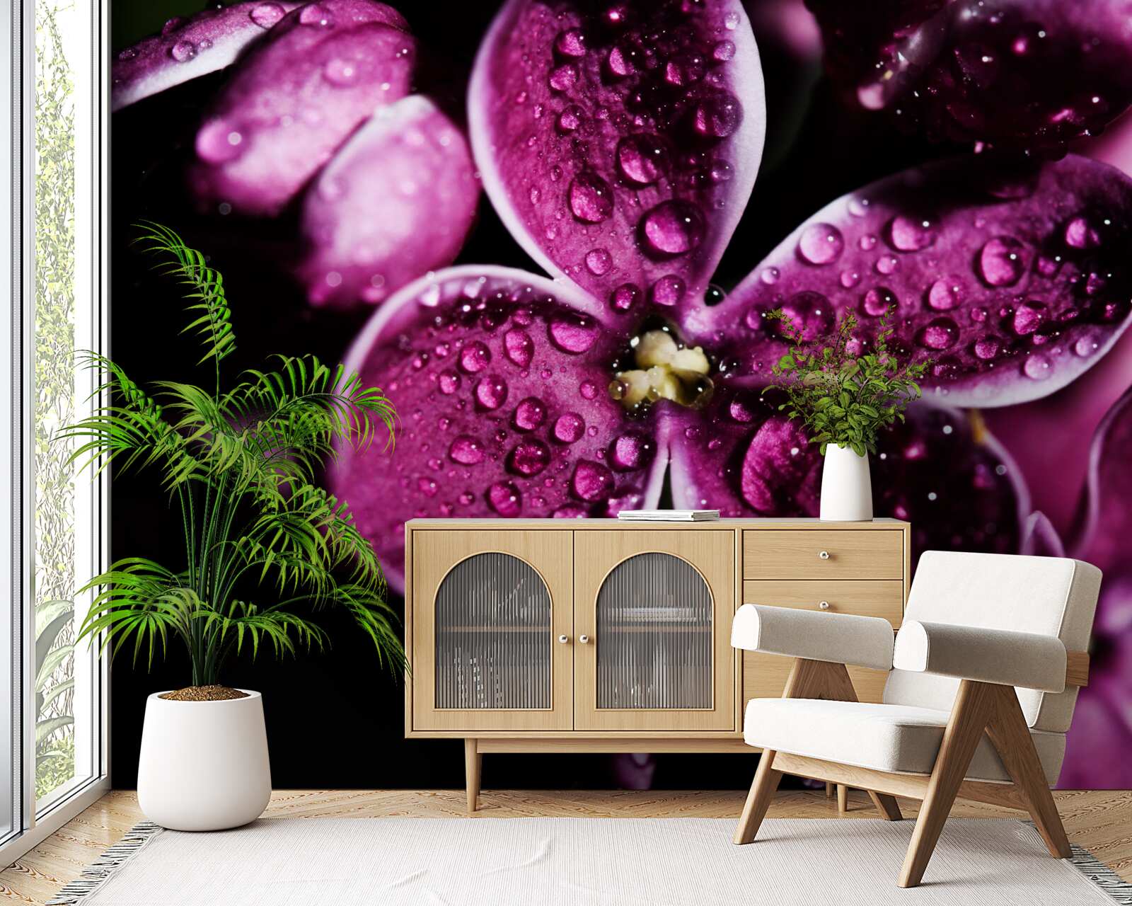 Fotobehang kleine druppeltjes op bloemen met een lichtpaarse tint