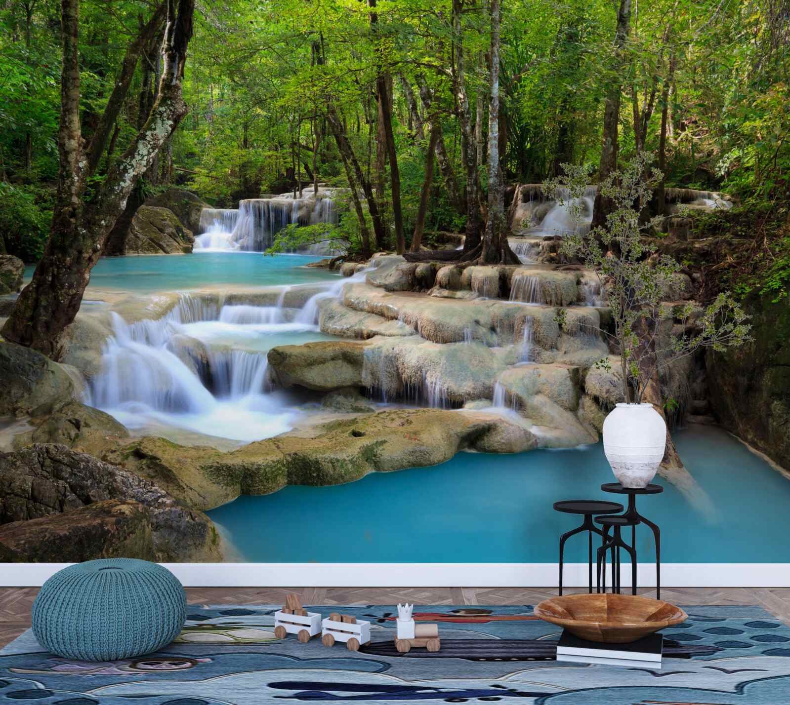 Fotobehang watervallen die in een dicht bos vallen