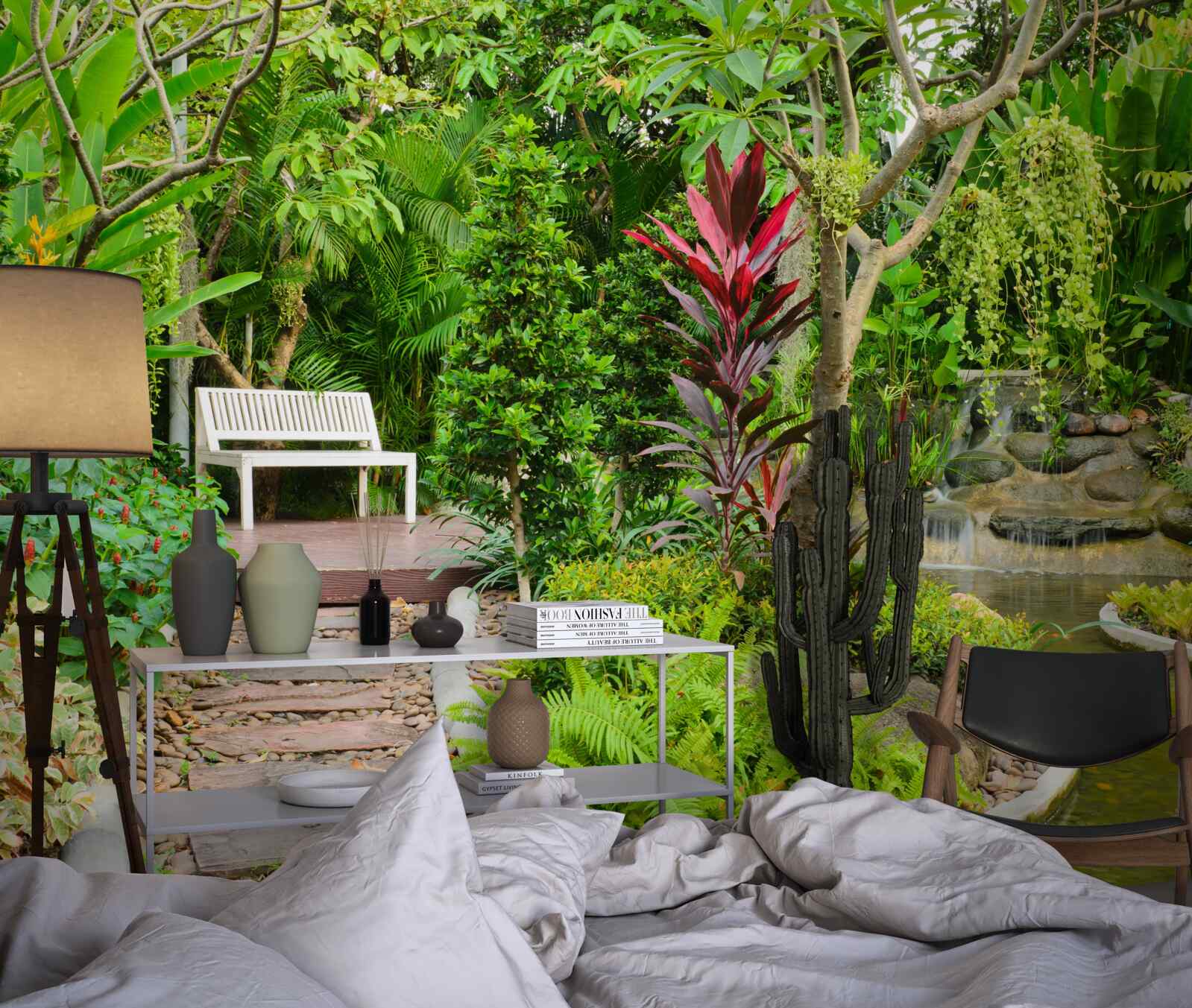 Fotobehang tropisch paradijs in een bebost gebied bij een vijver