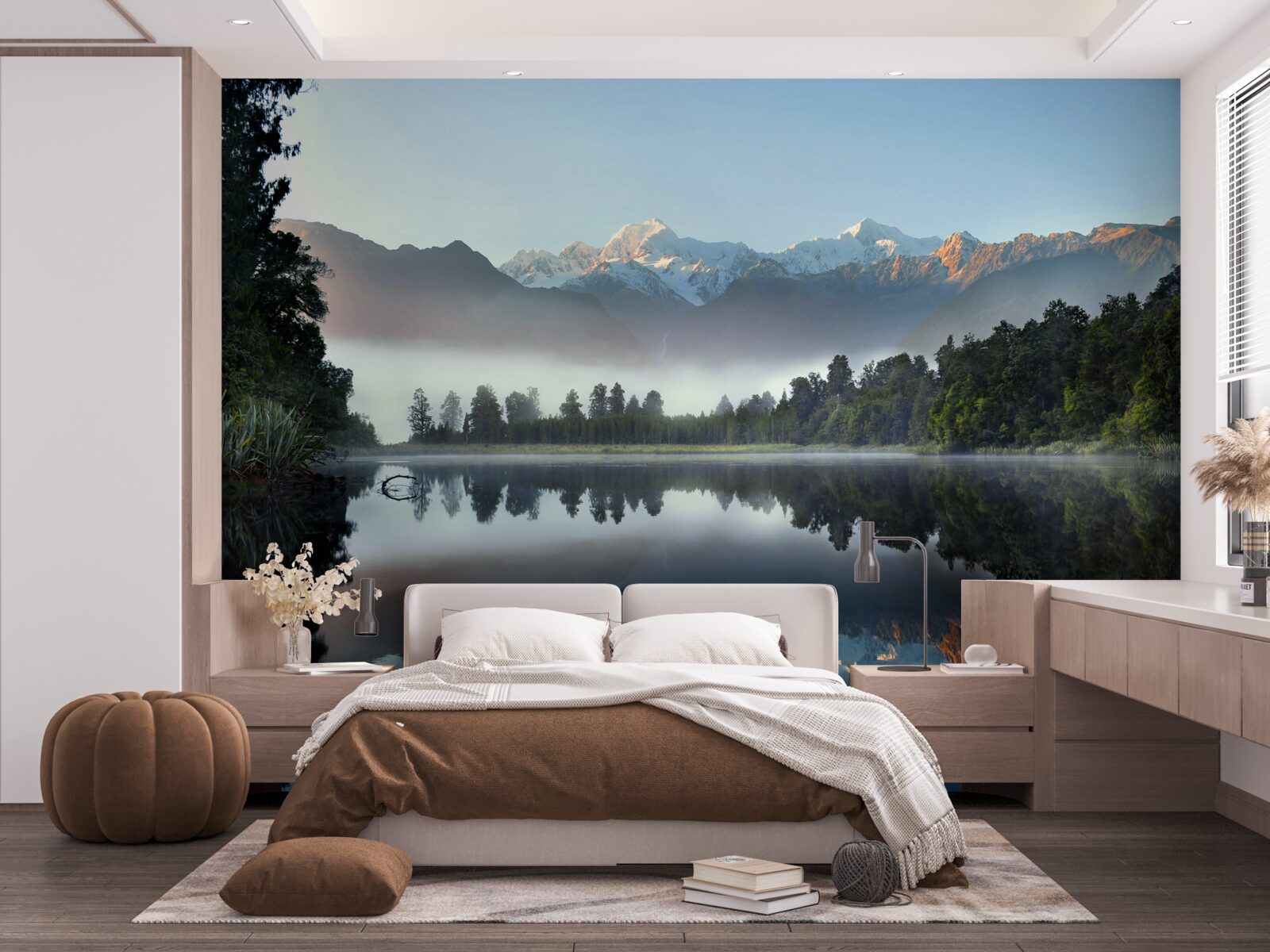 Fotobehang de top van een bergmeer is in mist gehuld