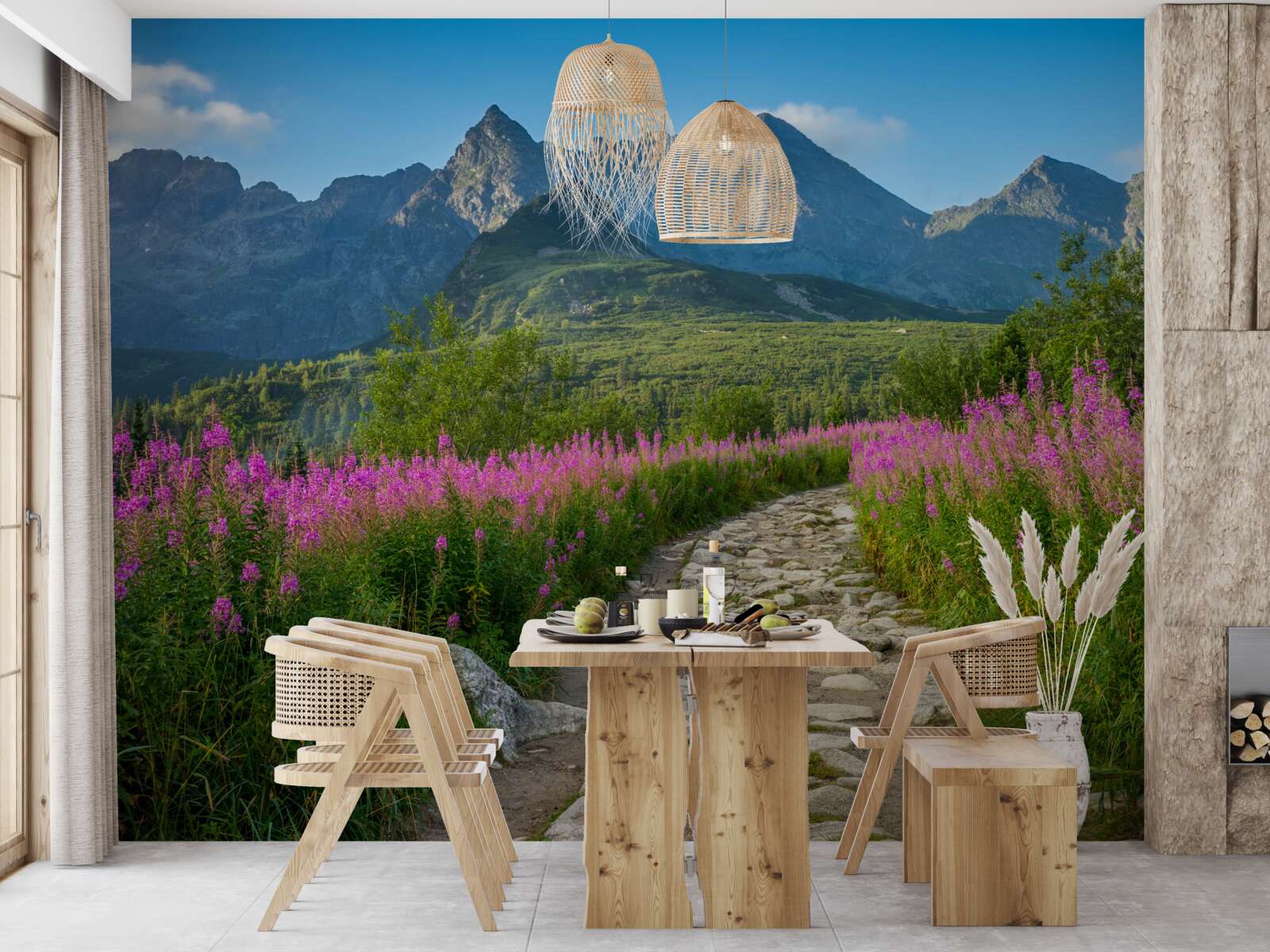 Fotobehang Pad in het midden van een bloeiend veld in een bergachtig gebied