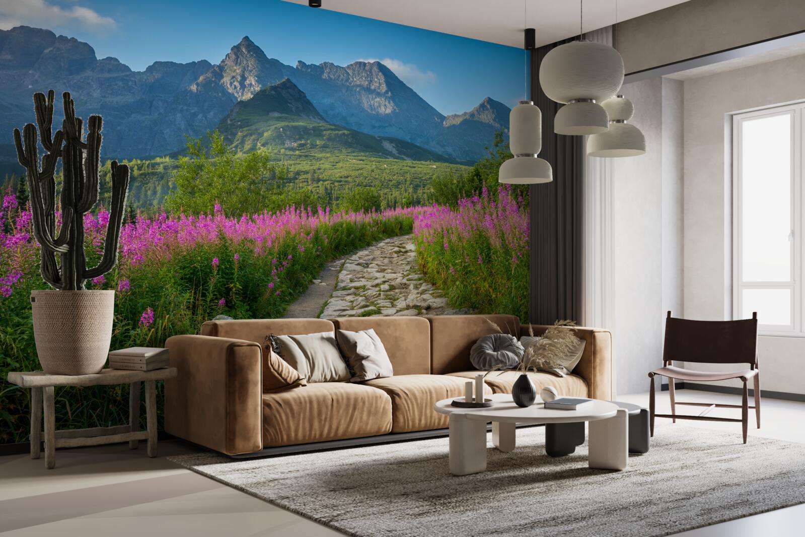 Fotobehang Pad in het midden van een bloeiend veld in een bergachtig gebied