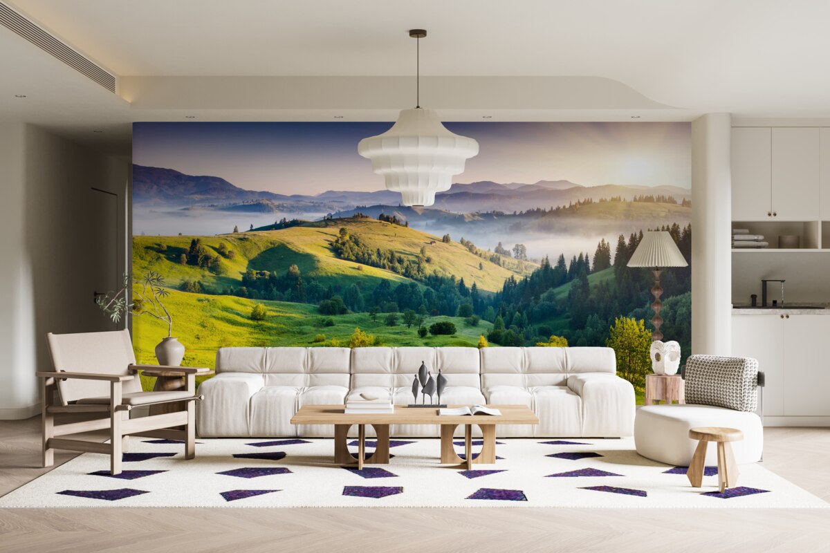 Fotobehang bergweiden komen tot leven in de warme stralen van de dageraad