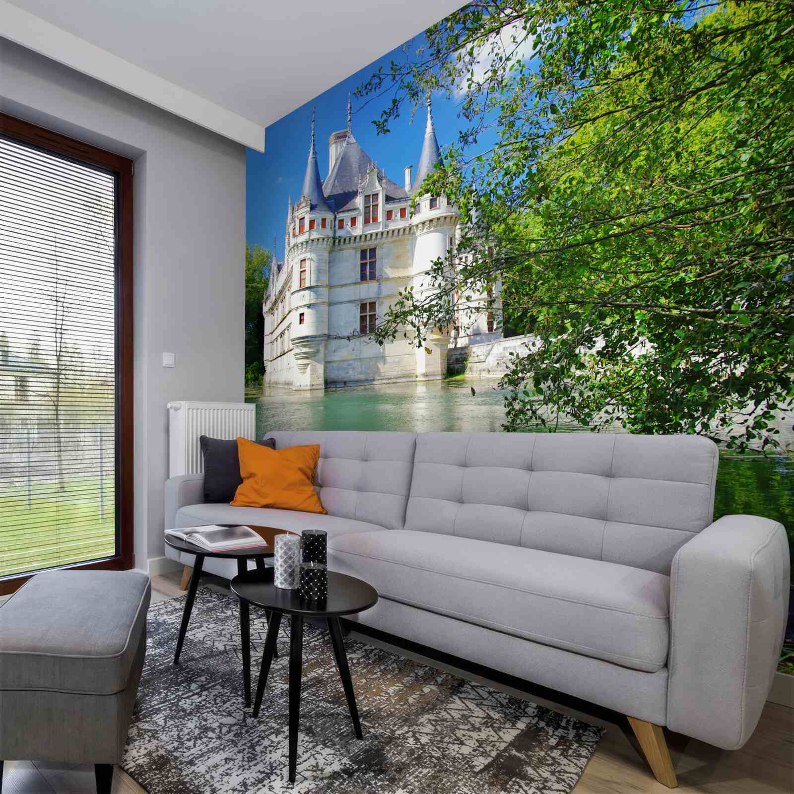 Fotobehang het zomerpaleis ligt aan de oever van een meer