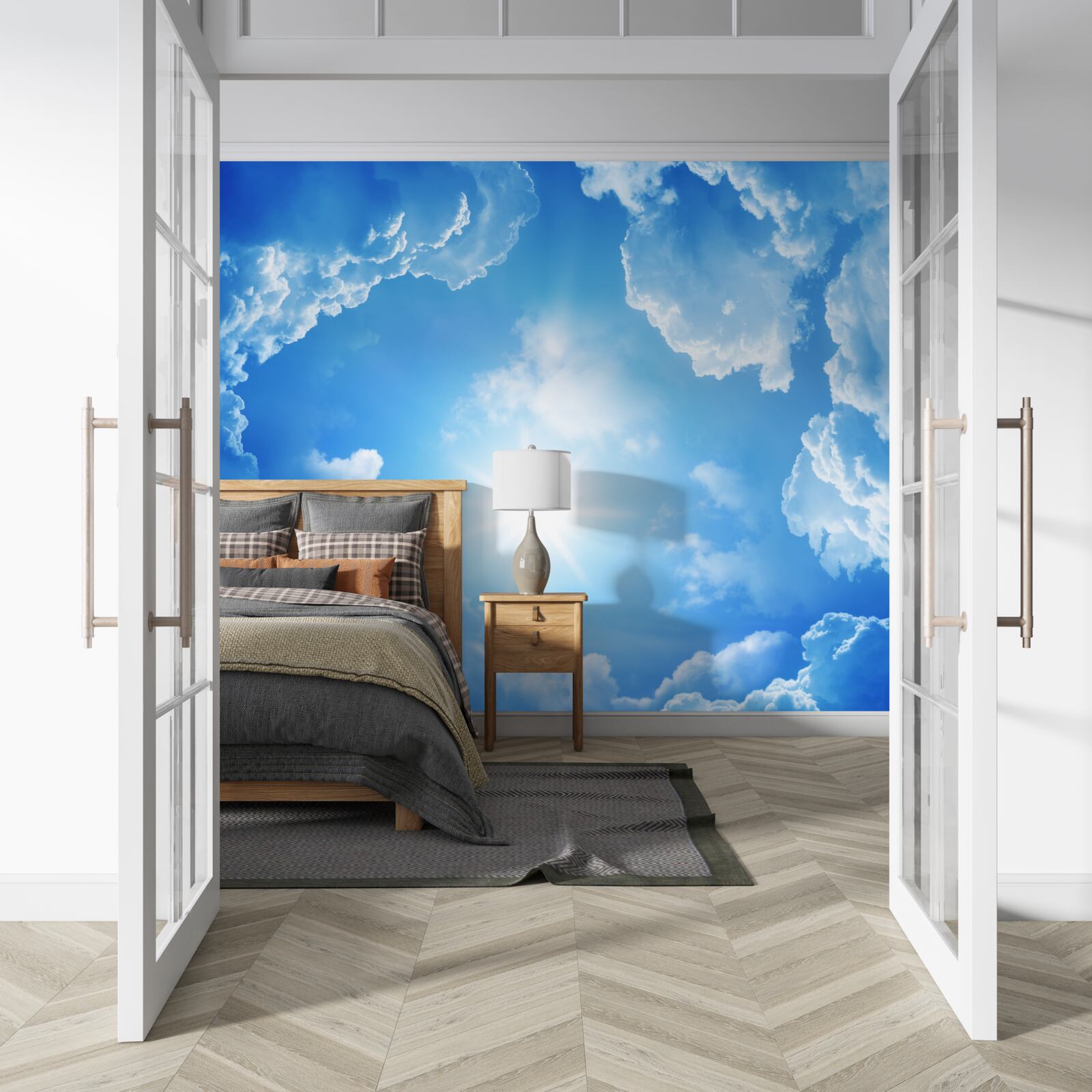 Fotobehang De stralende zon staat in het midden van een azuurblauwe hemel