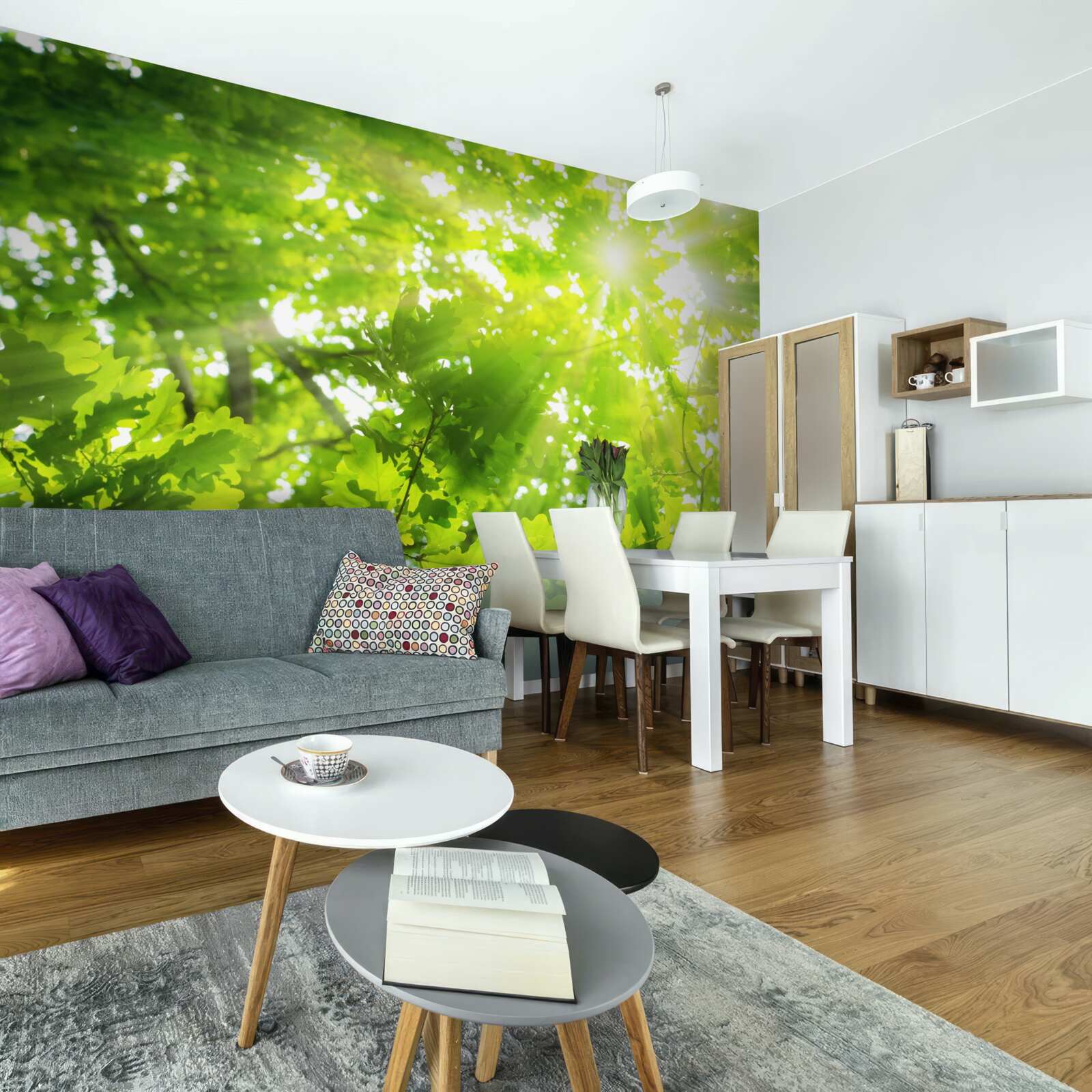 Fotobehang zonnestralen schijnen door het groene struikgewas