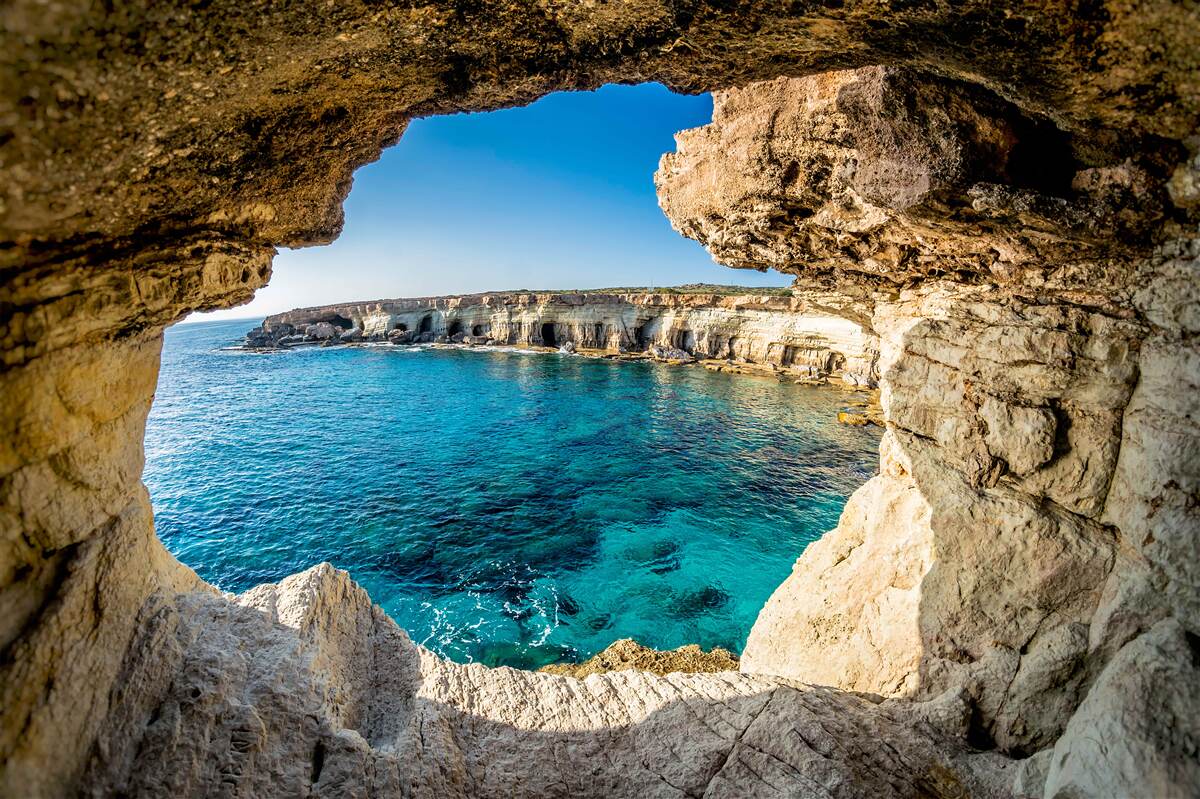 Fotobehang grotten in cyprus die onder water staan