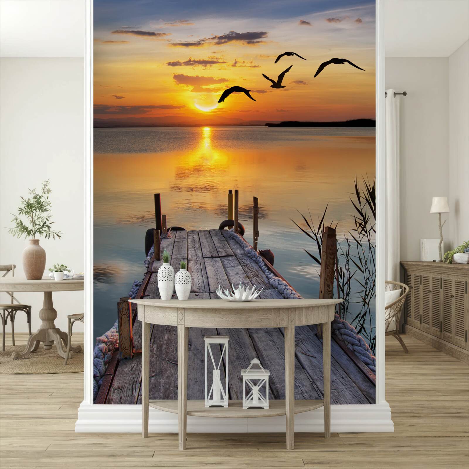 Fotobehang een warme zonsondergang op een brug waar meeuwen rondcirkelen