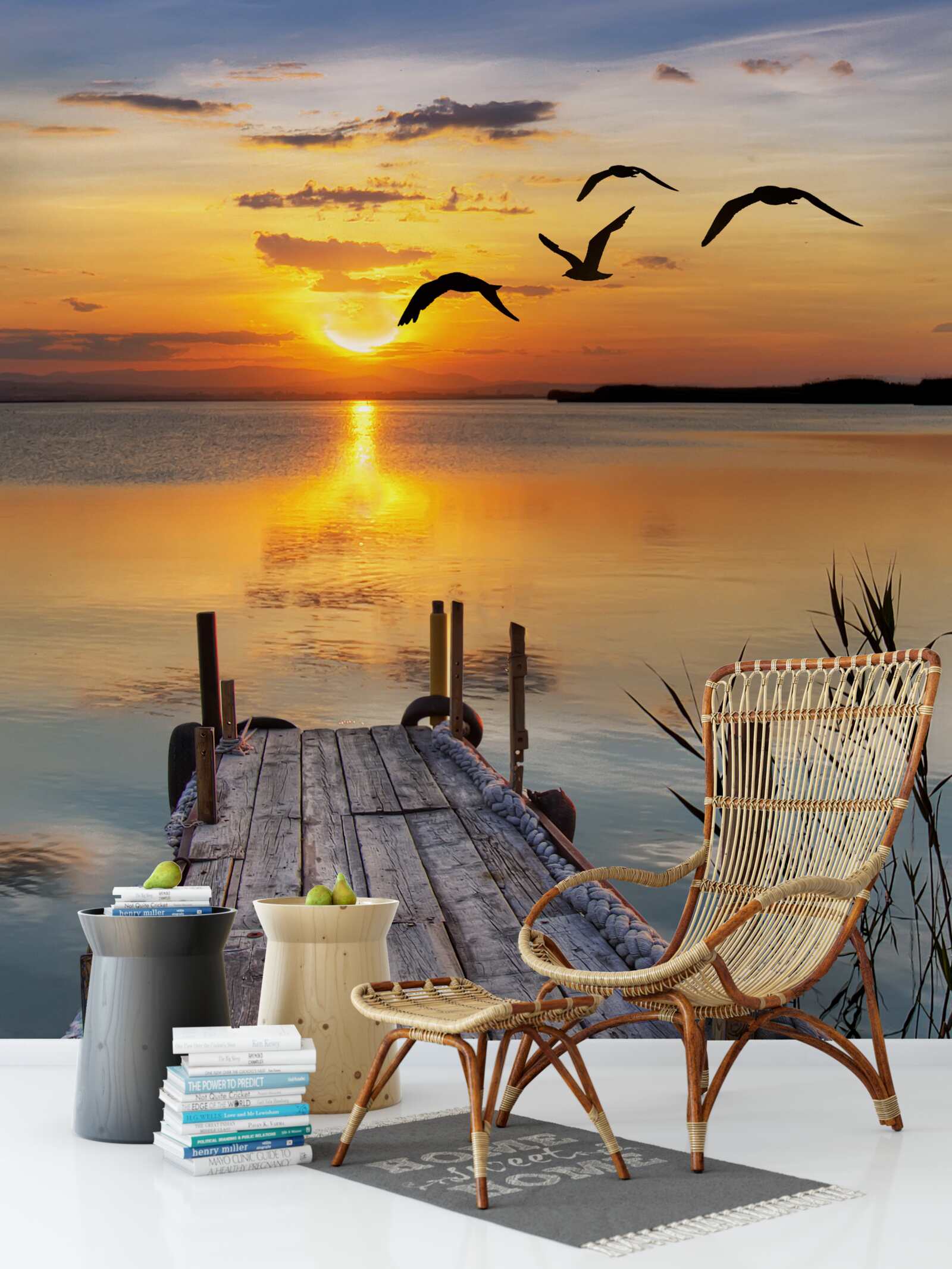 Fotobehang een warme zonsondergang op een brug waar meeuwen rondcirkelen