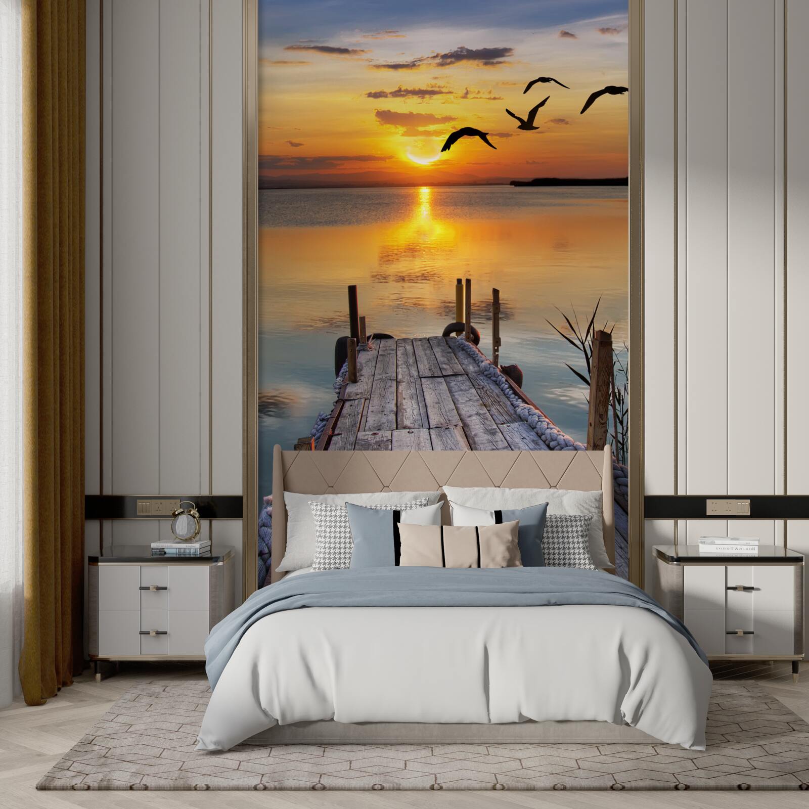 Fotobehang een warme zonsondergang op een brug waar meeuwen rondcirkelen