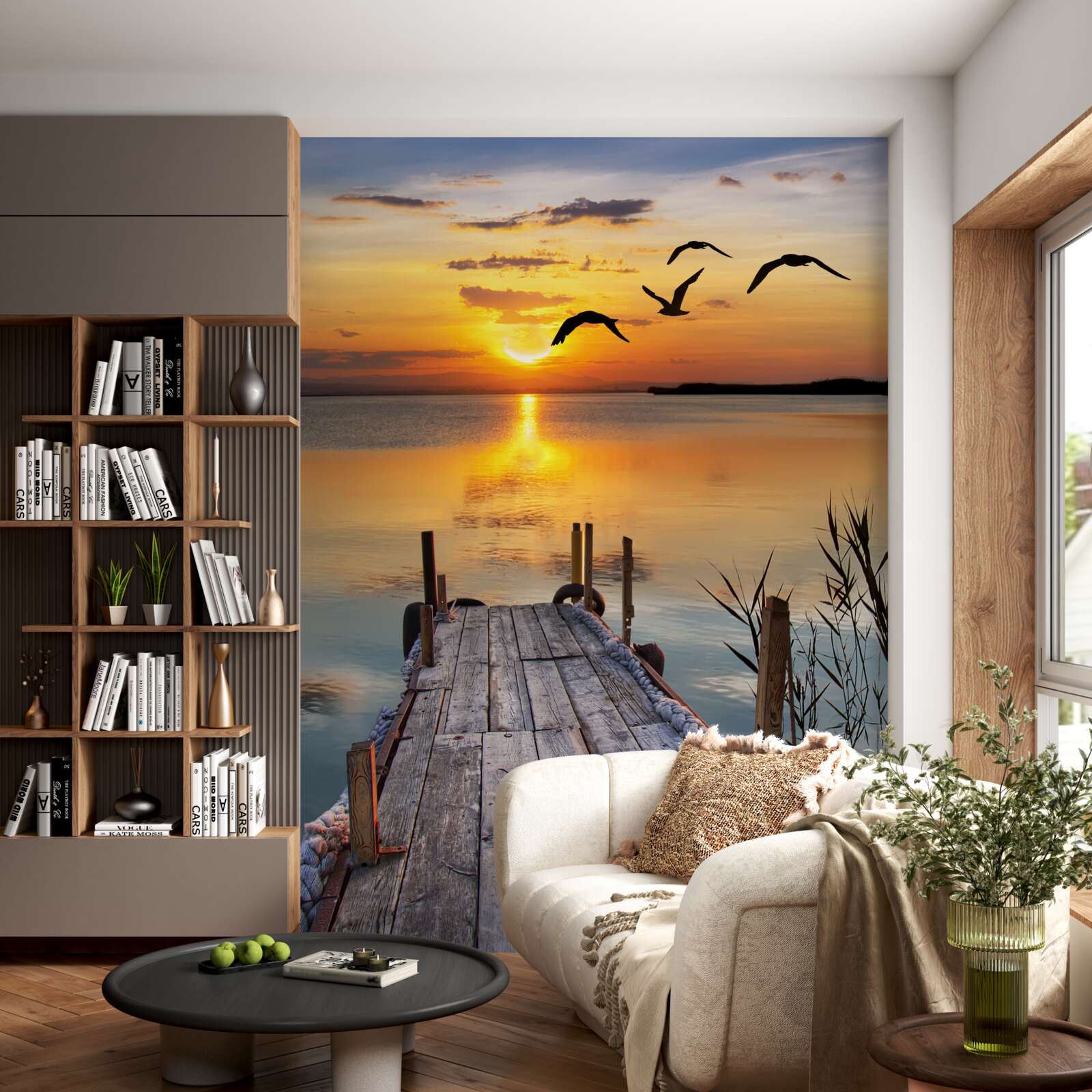 Fotobehang een warme zonsondergang op een brug waar meeuwen rondcirkelen