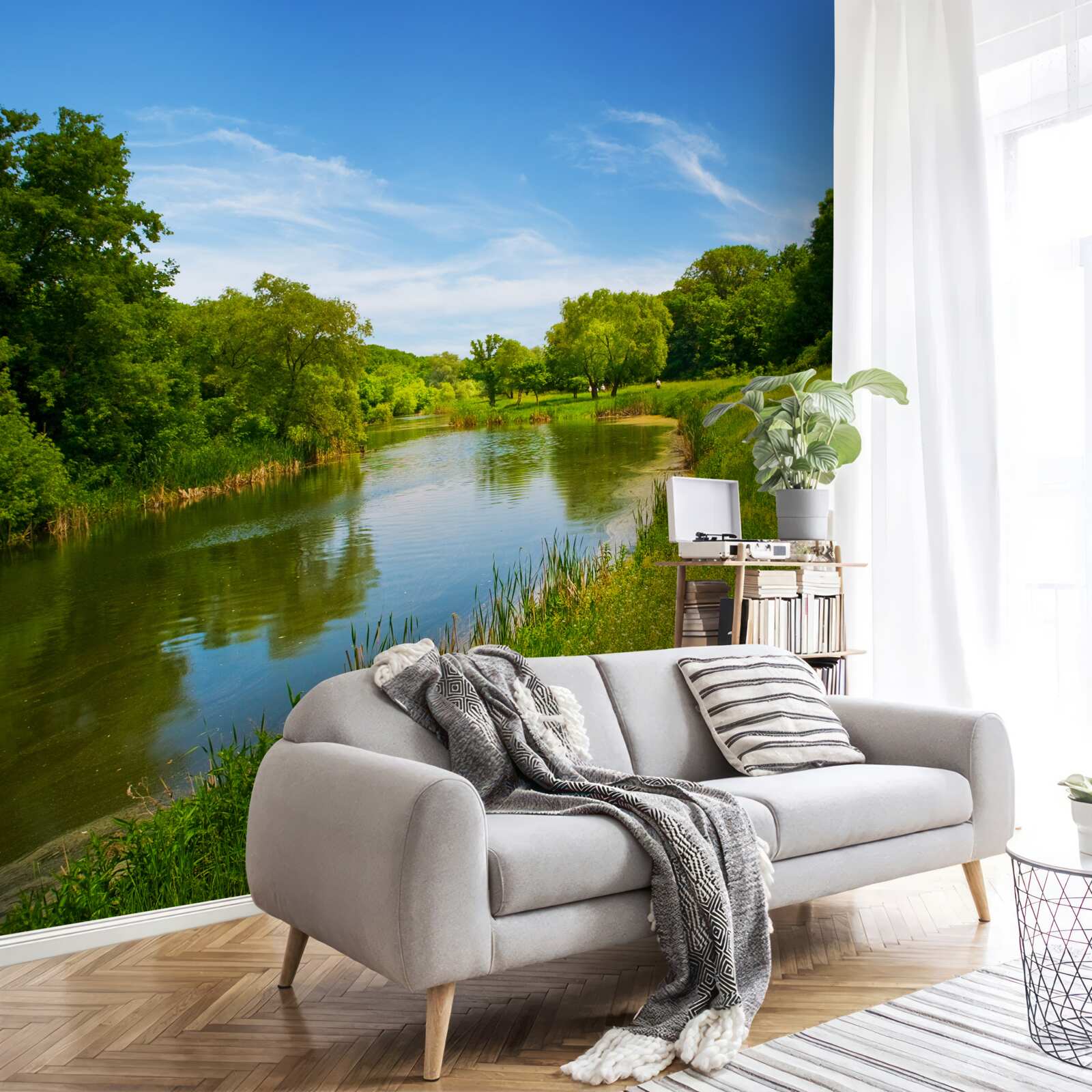 Fotobehang een groene weide waar kalm water doorheen stroomt