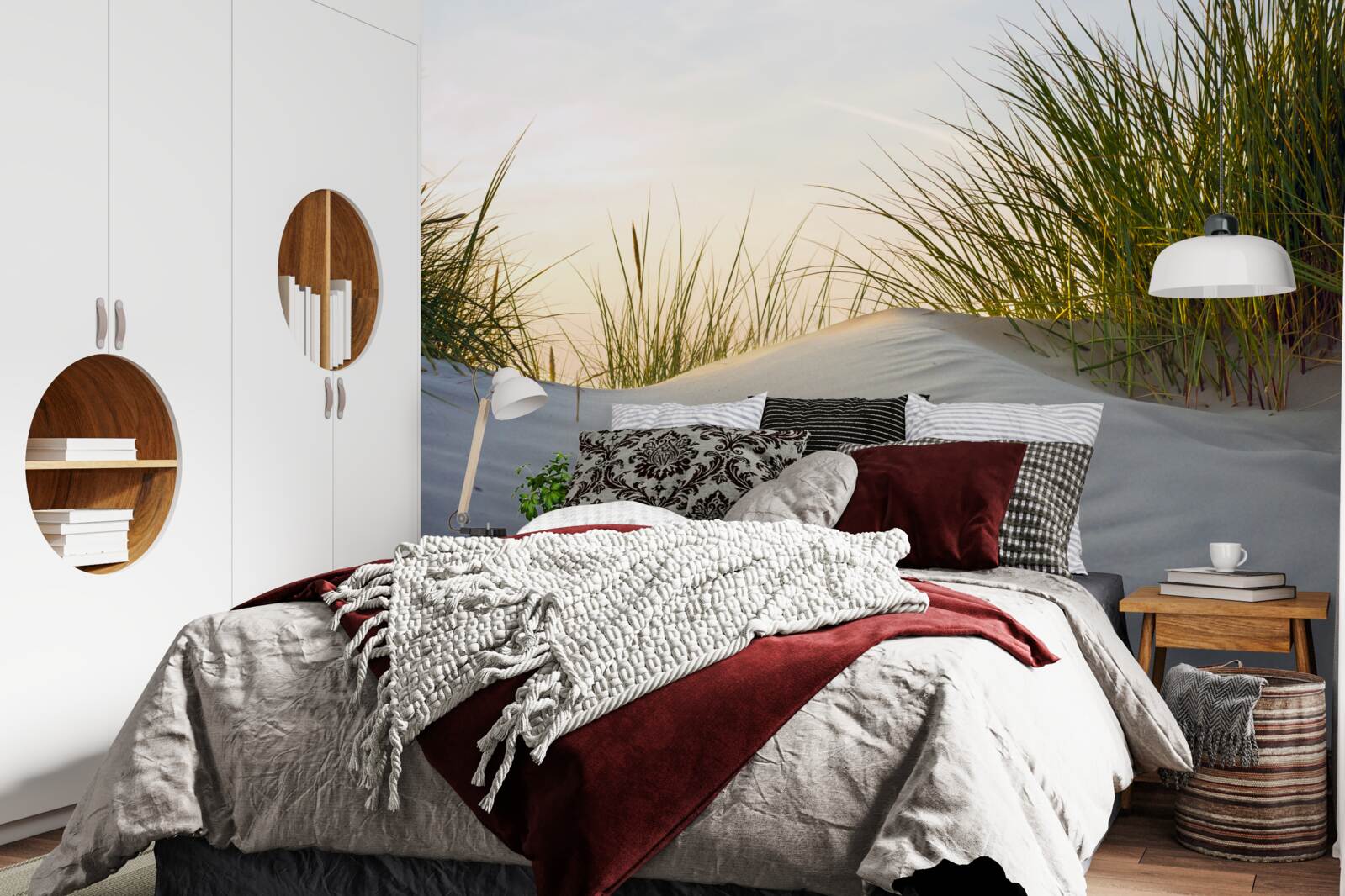 Fotobehang strandzand omringd door groen bij zonsopgang