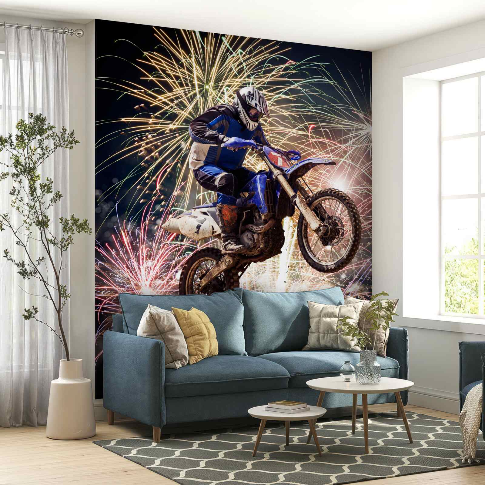 Fotobehang fietser achterop een vuurwerk