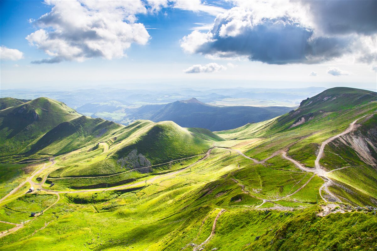Fotobehang wandelpaden langs bergtoppen