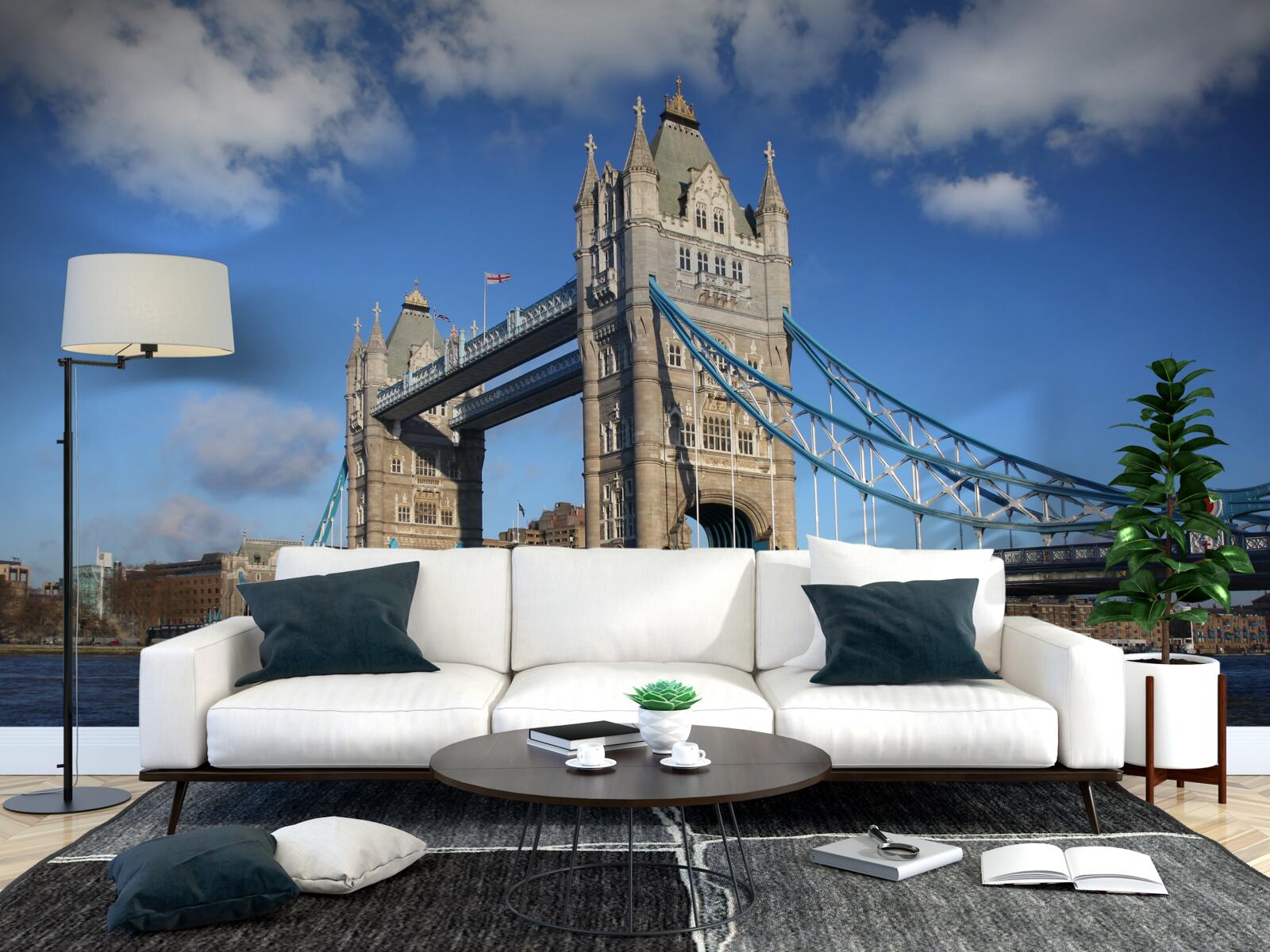 Fotobehang torenbrug die zich uitstrekt over het kalme oppervlak van de rivier