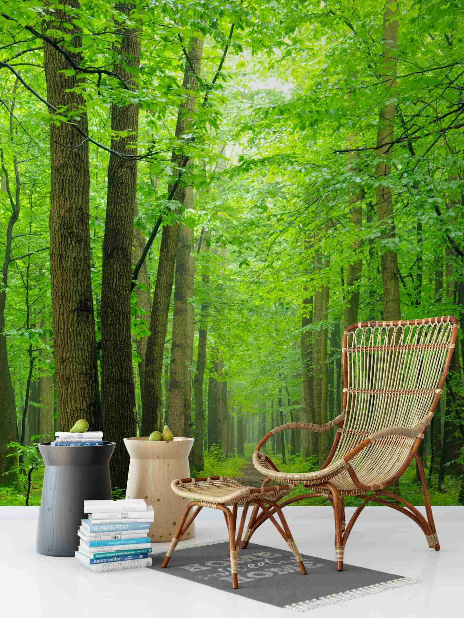 Fotobehang een comfortabel pad door een sierlijk loofbos