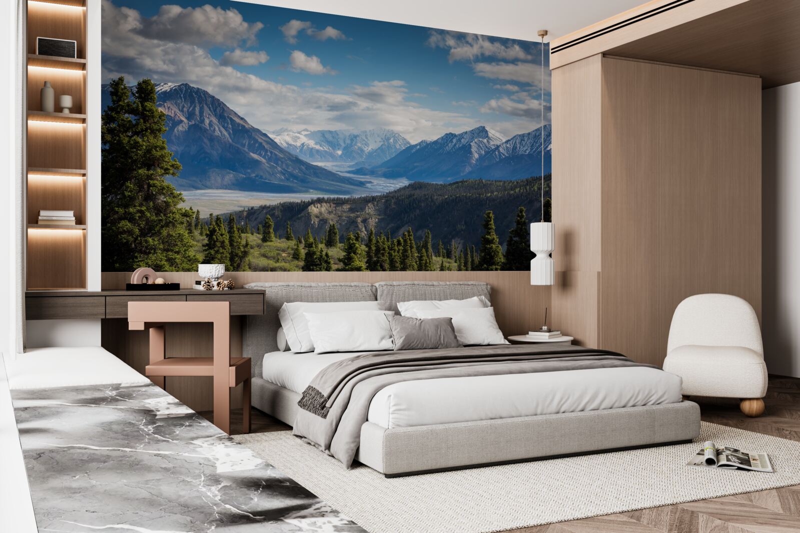 Fotobehang een tak van de bergen met daarop bomen aan de rand van het bos