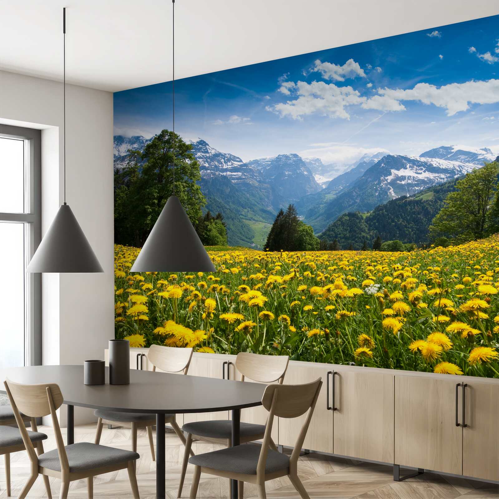Fotobehang berglandschap met een veld klaprozen versierd met gele paardenbloemen