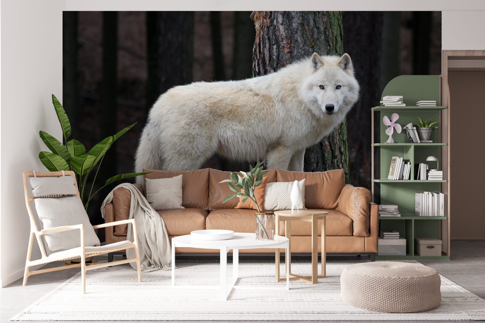 Fotobehang grijze wolf op een houten boomstam