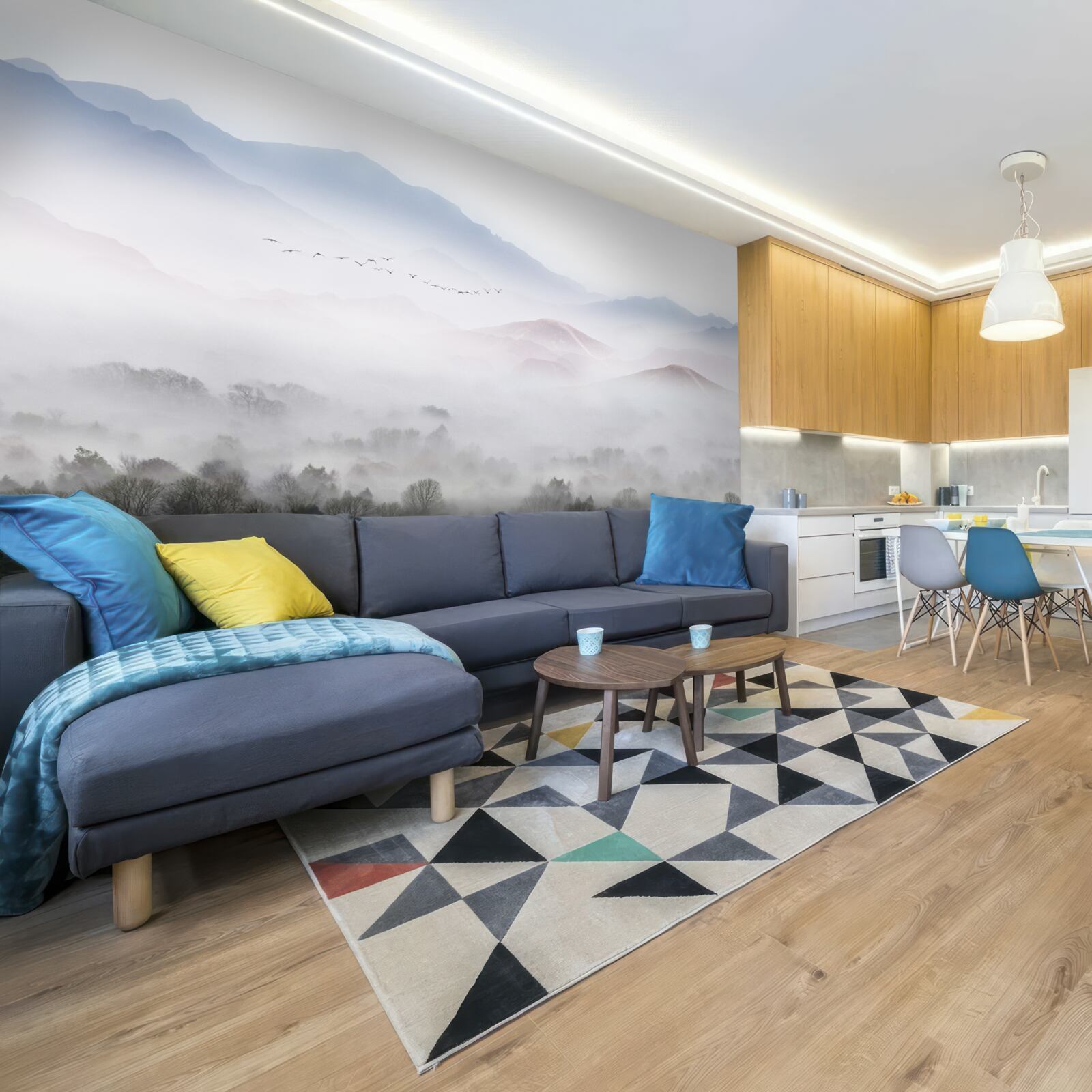 Fotobehang Dichte, koele mist omhult de bergtoppen