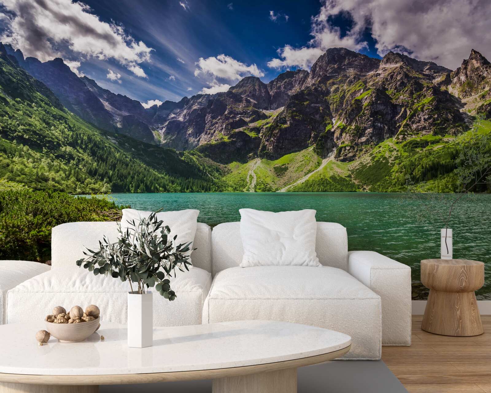 Fotobehang een zomerse dag bij een meer omringd door groene bergen