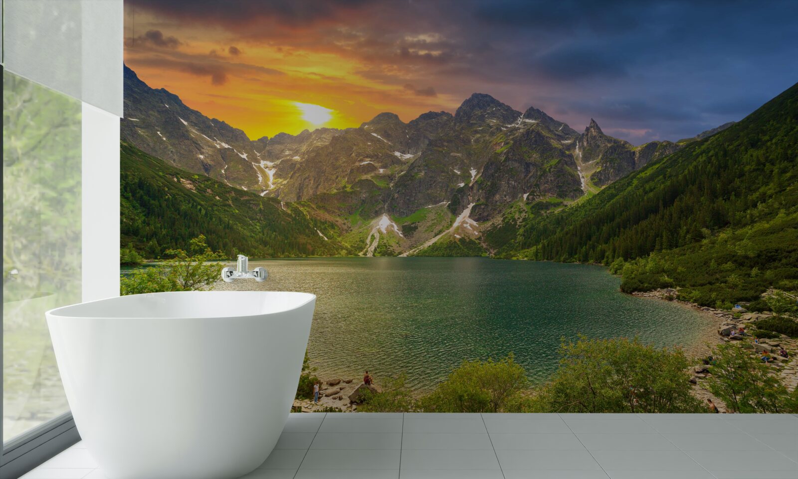 Fotobehang spectaculaire zonsondergang achter de bergketens bij het meer