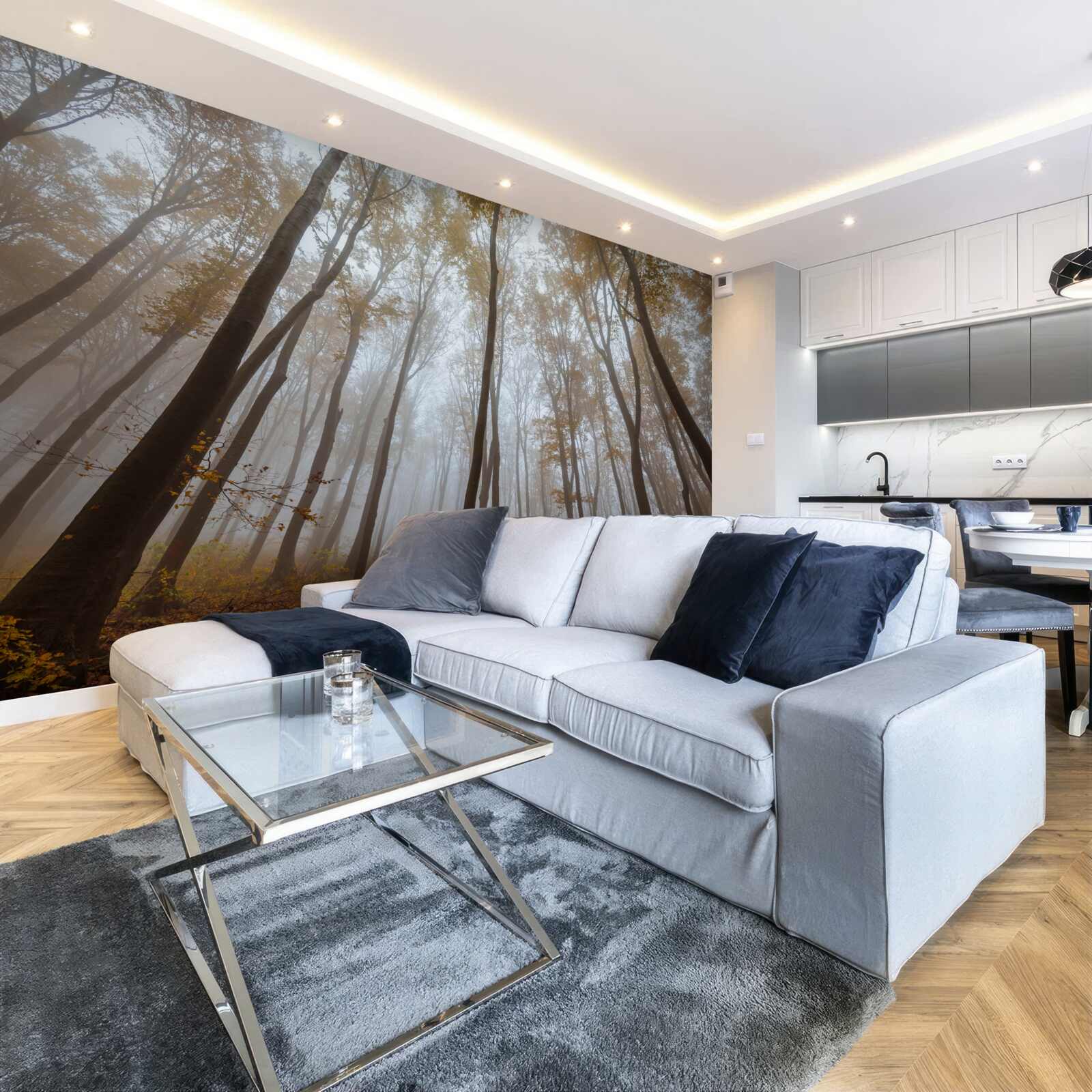 Fotobehang slanke, hoge bomen in de herfst