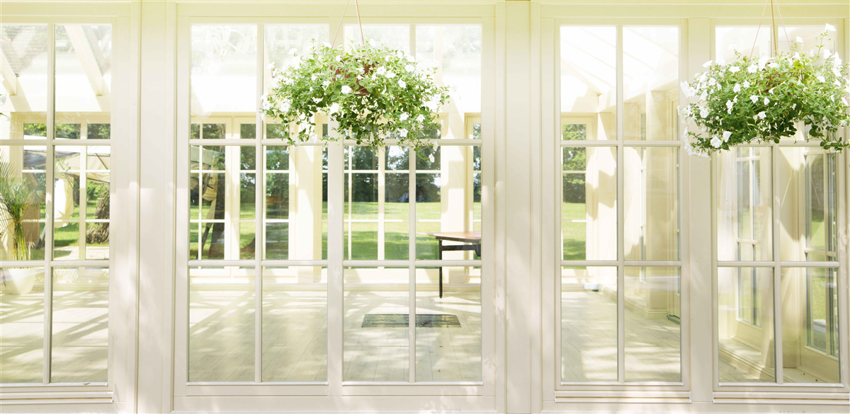 Fotobehang landhuis interieur in felle kleuren