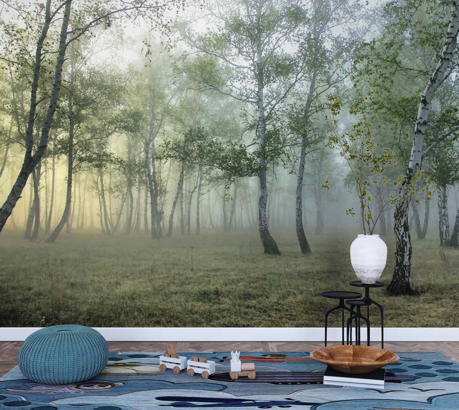 Fotobehang hoge berken gehuld in ochtendmist