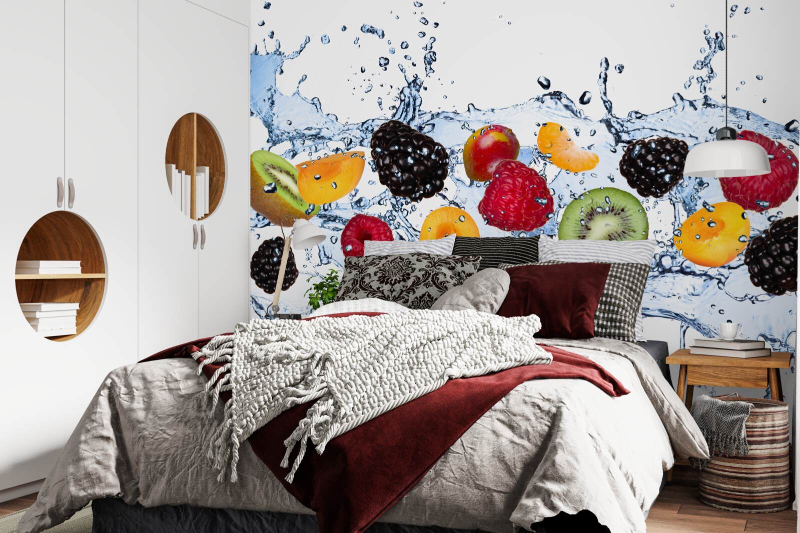 Fotobehang in stukken gesneden en in water drijvend fruit verzadigd was met vocht