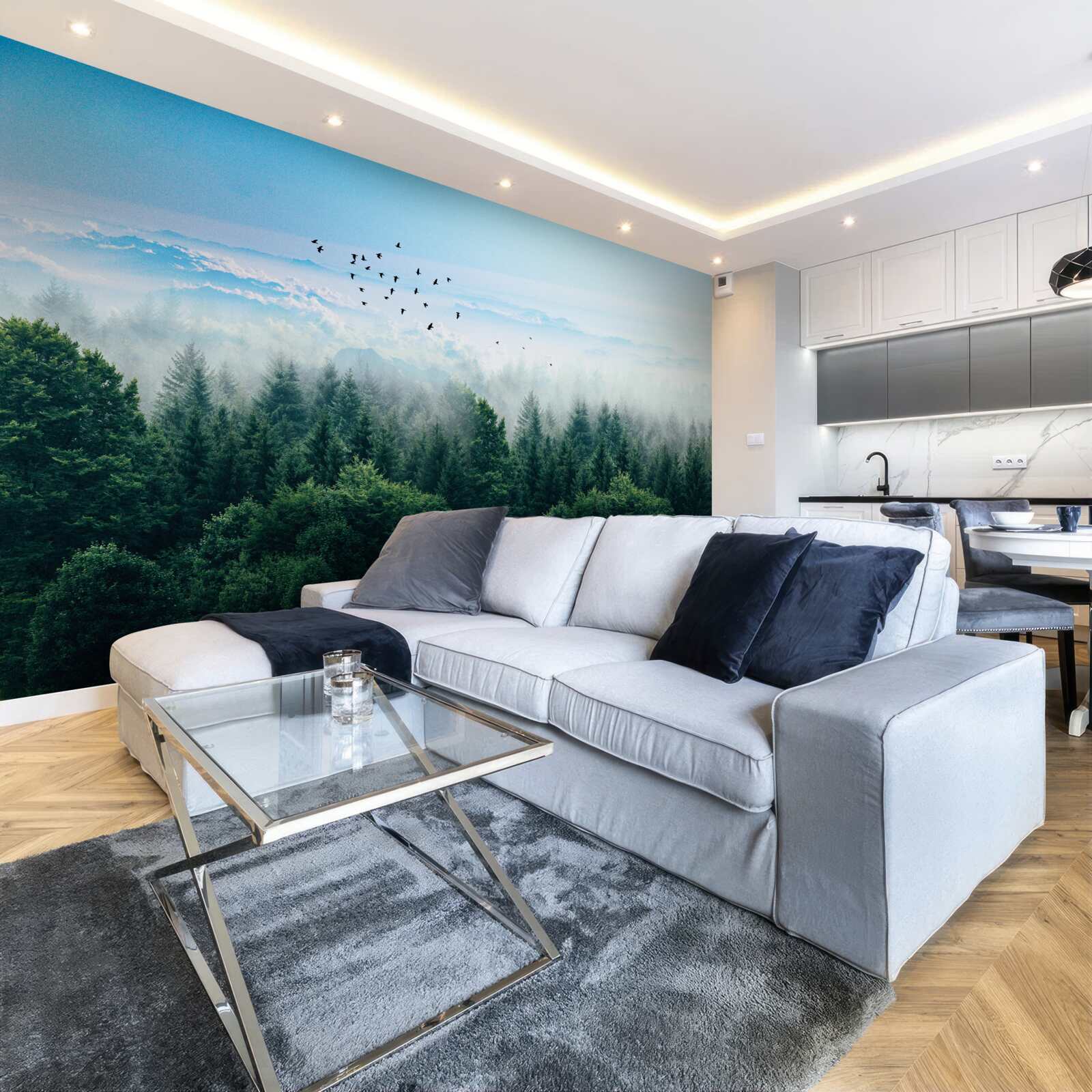 Fotobehang vogels zweven hoog boven de kruinen van de woudreuzen