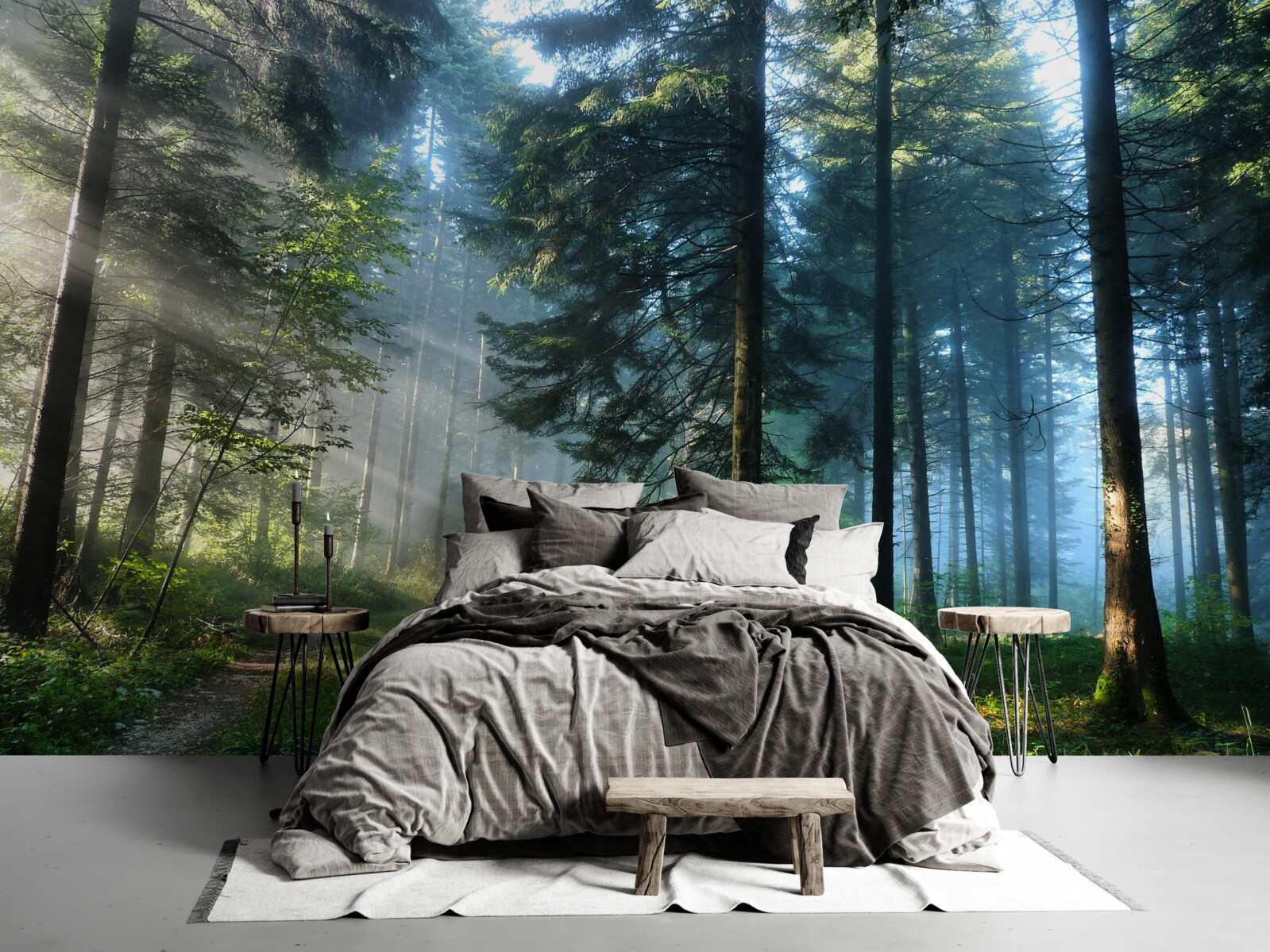 Fotobehang Een pad door een mistig bos