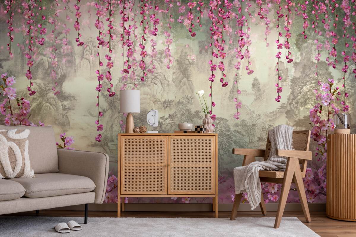 Fotobehang roze bloemen die van boven naar beneden in het water vallen