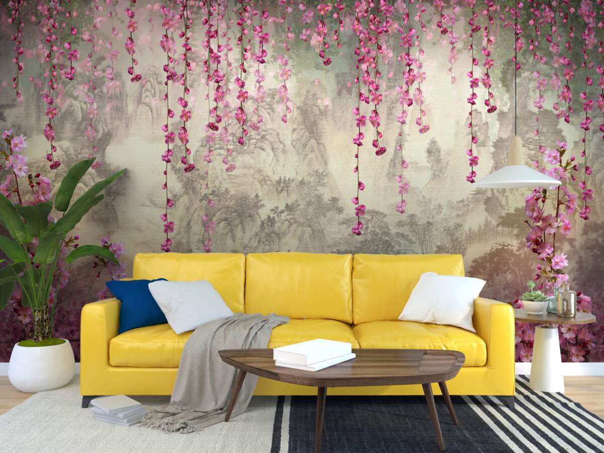 Fotobehang roze bloemen die van boven naar beneden in het water vallen