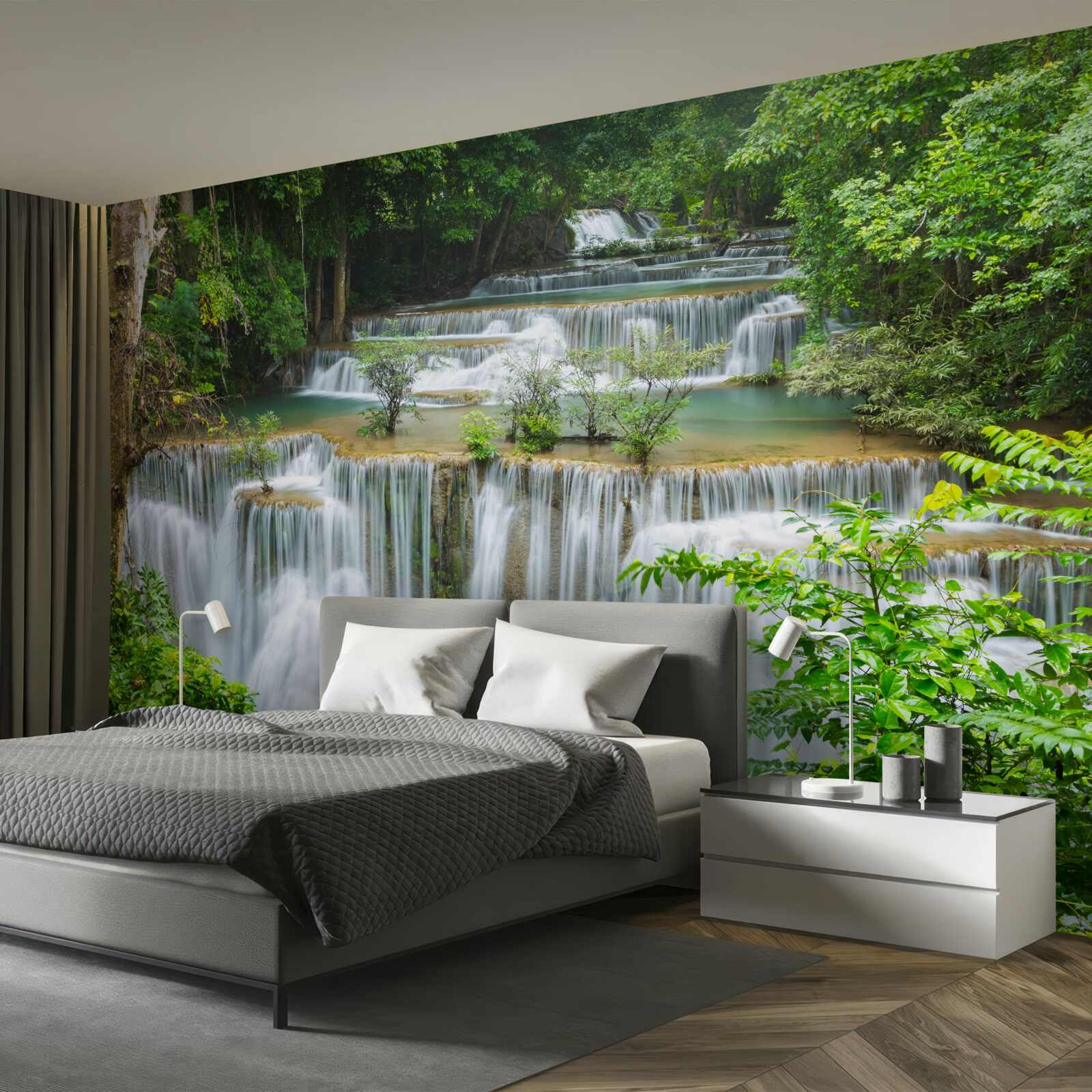 Fotobehang een majestueuze waterval waar het water met een oorverdovend lawaai snel vanaf valt