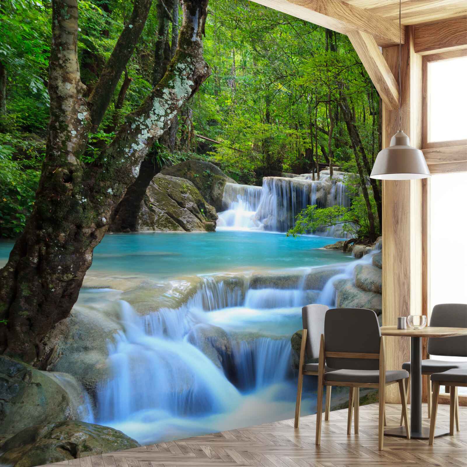 Fotobehang het water van de boswaterval is helder en blauw