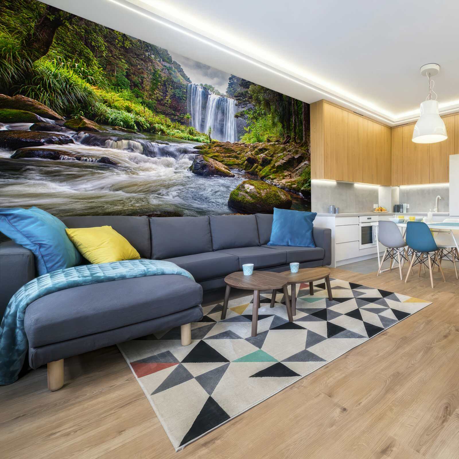 Fotobehang het luide geluid van een waterval die van de top van een berg valt