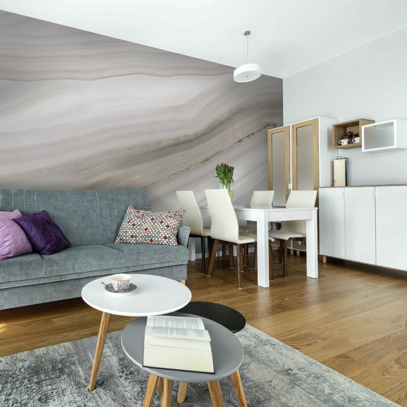 Fotobehang een woestijn waar grijs heerst onder de regen