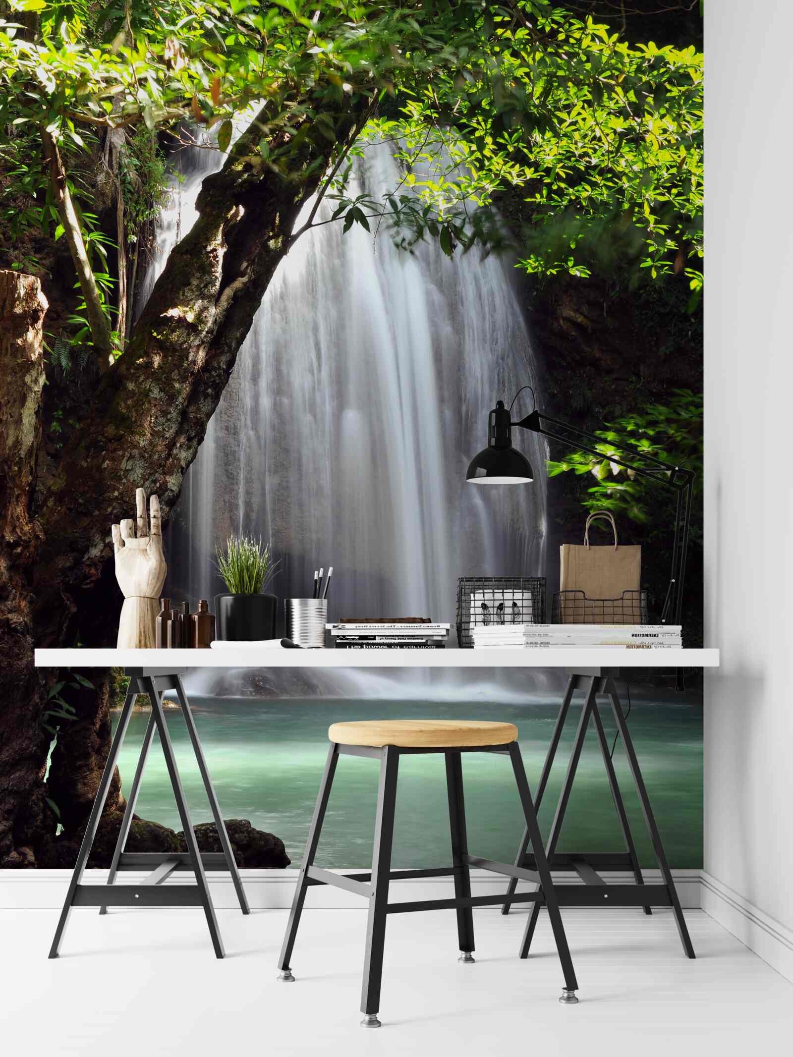 Fotobehang erawan, een waterval in het bosgebied van thailand, ligt in kanchanaburi