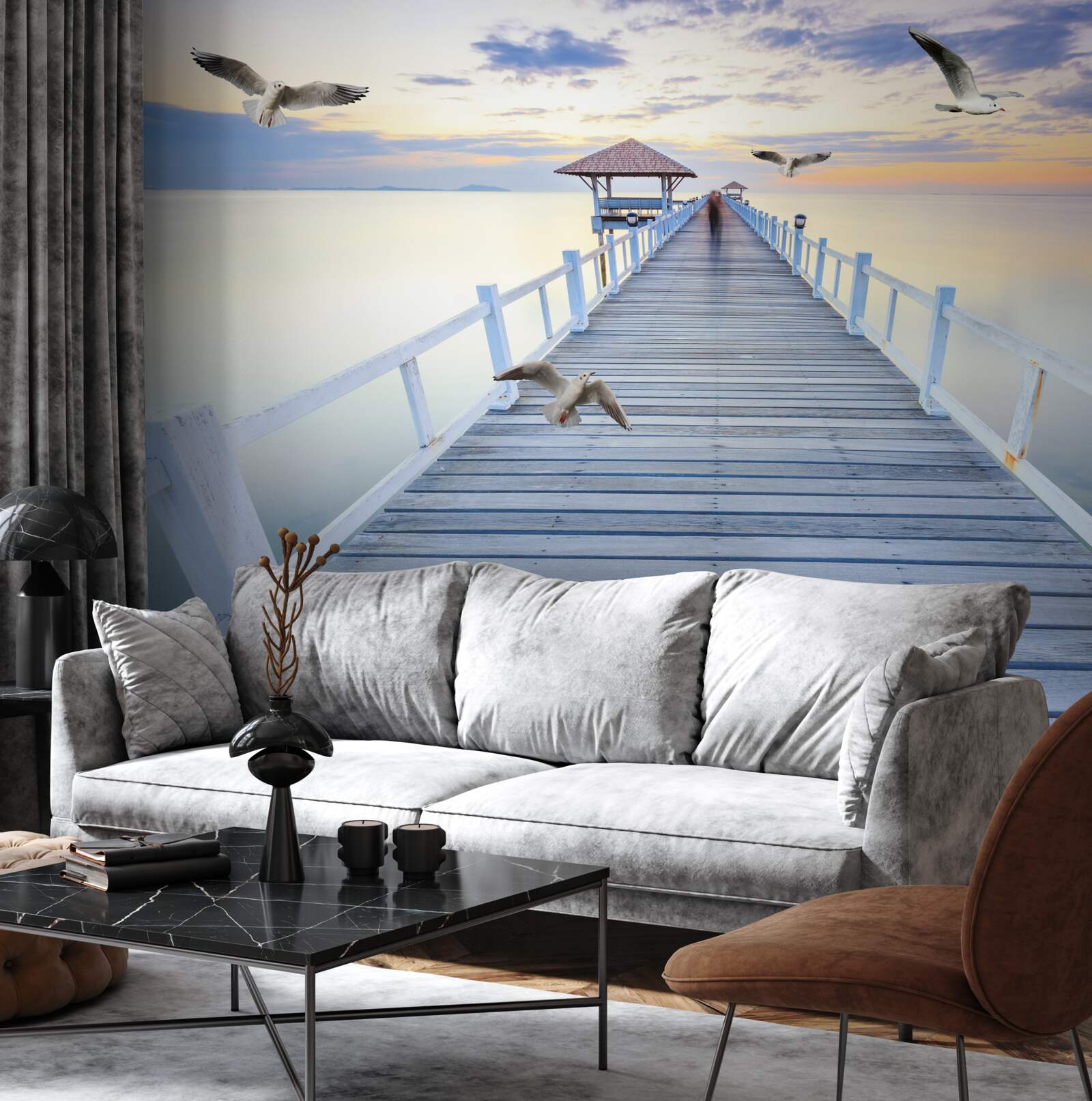 Fotobehang houten pier en passerende meeuwen