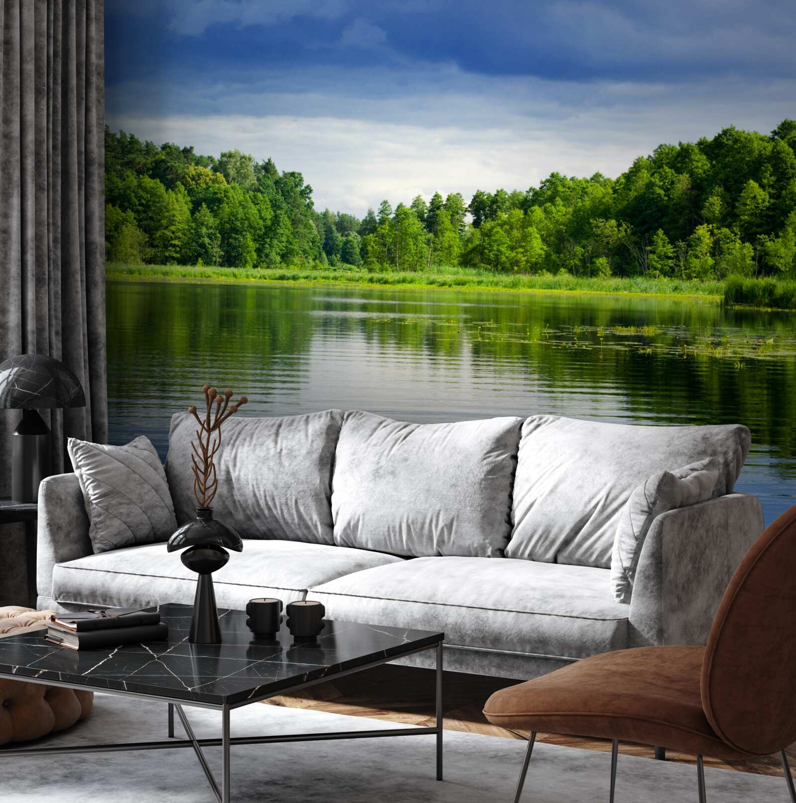 Fotobehang weelderig smaragdgroen bos bij een rustig waterlichaam