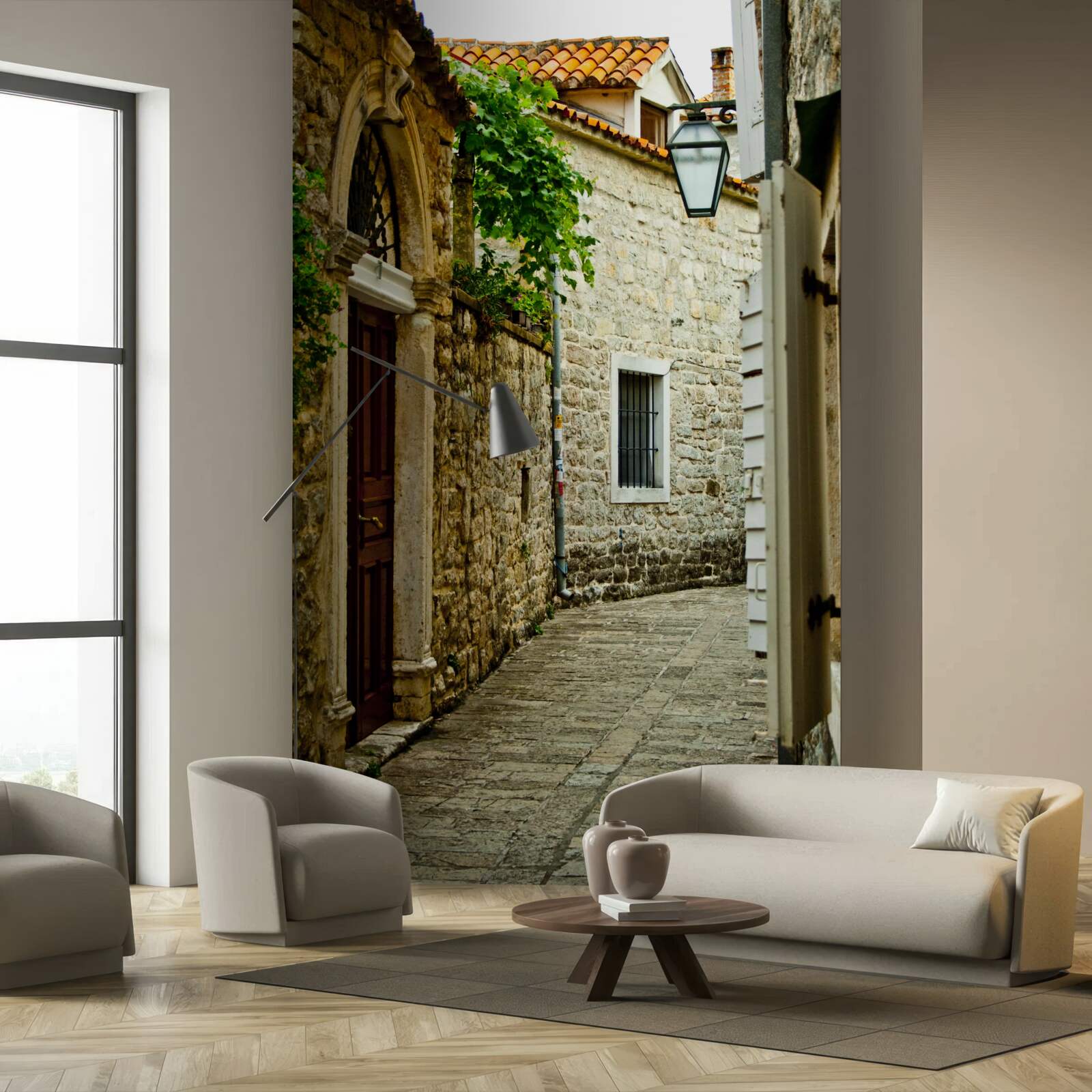 Fotobehang oude straat geplaveid met steen in de zomer